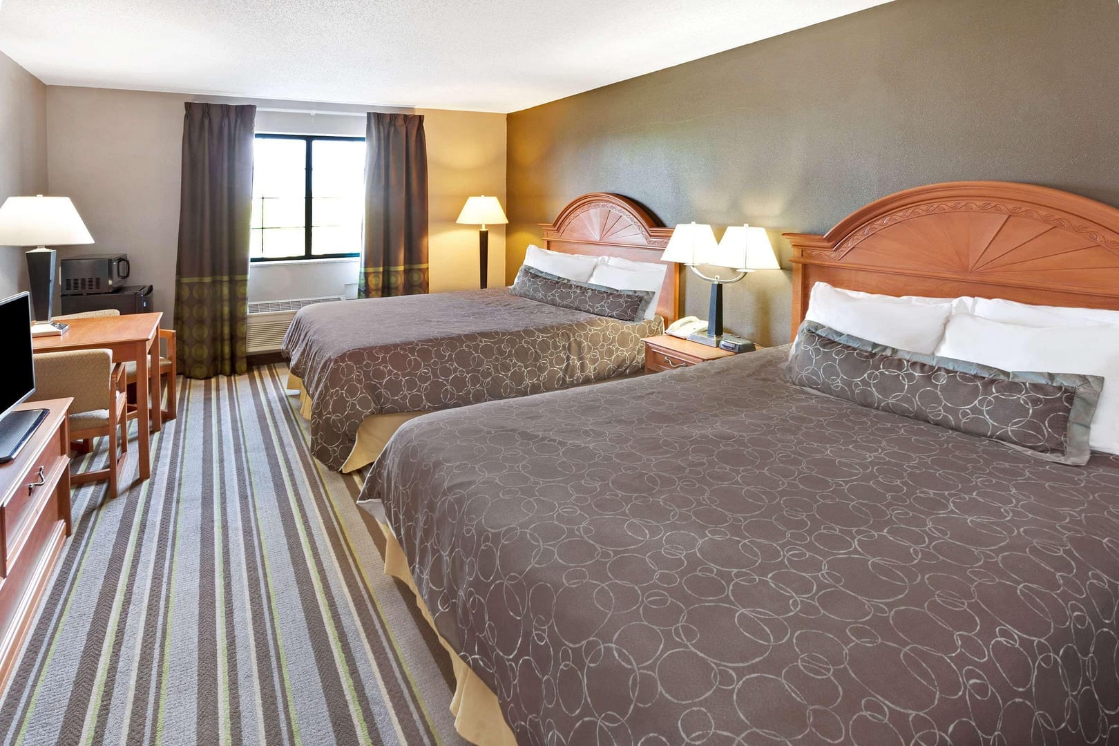 Bedroom view of Super 8 by Wyndham South Bend