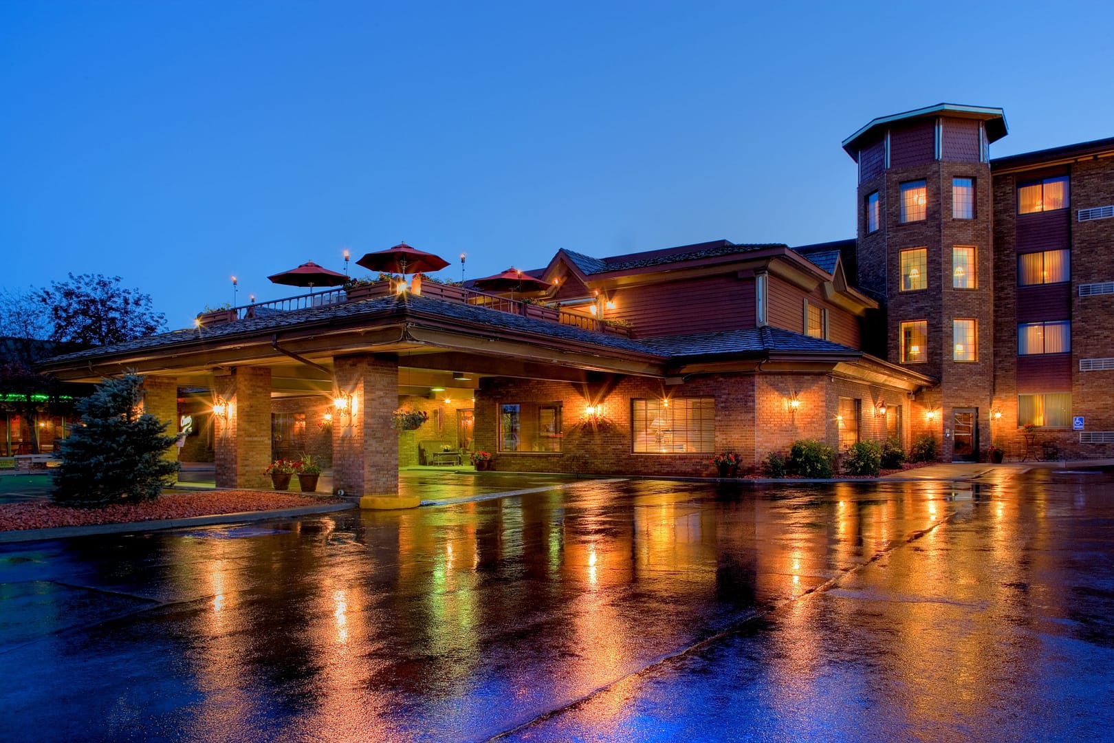 Building view of Grand Gateway Hotel