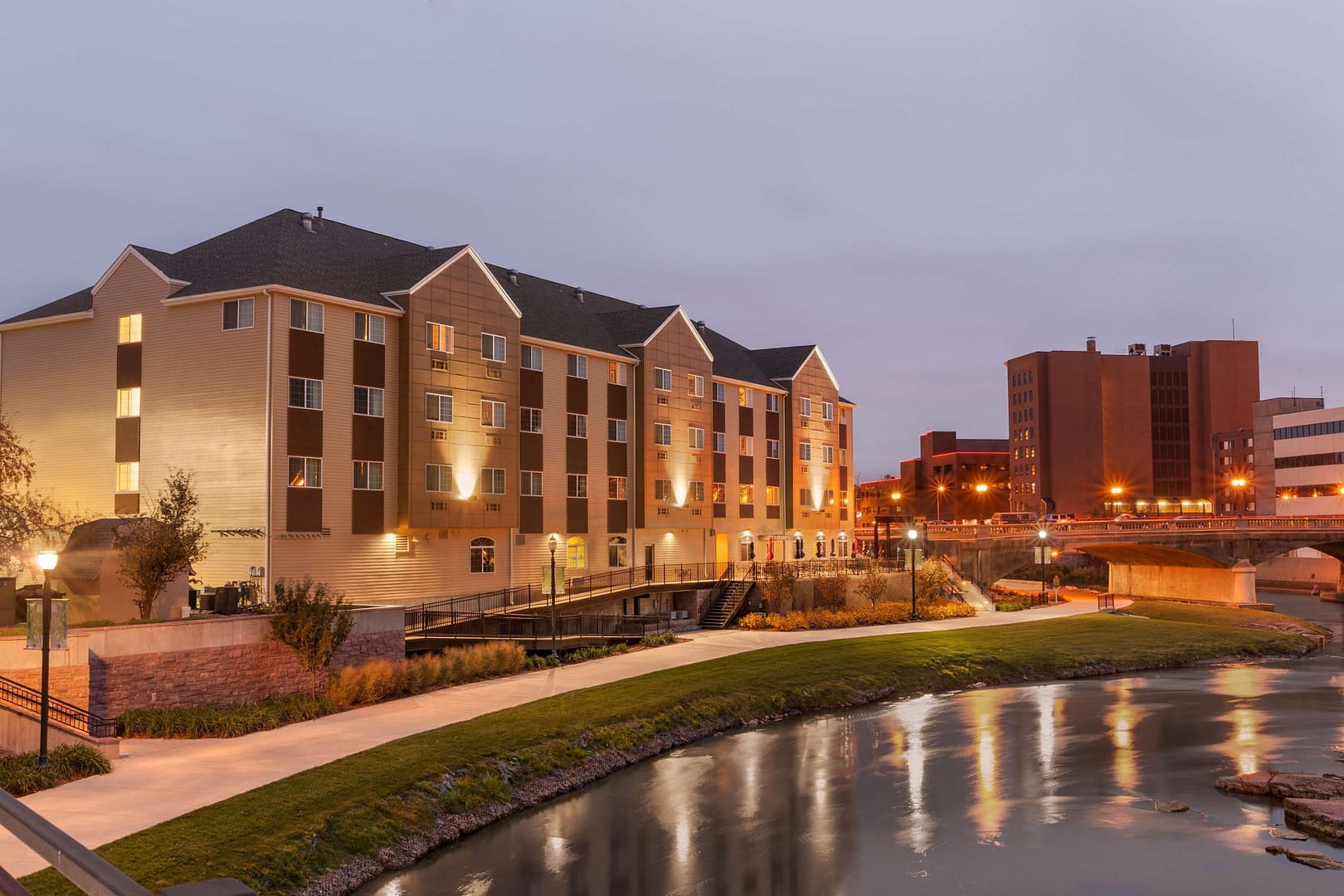 Building view of Country Inn & Suites by Radisson, Sioux Falls, SD