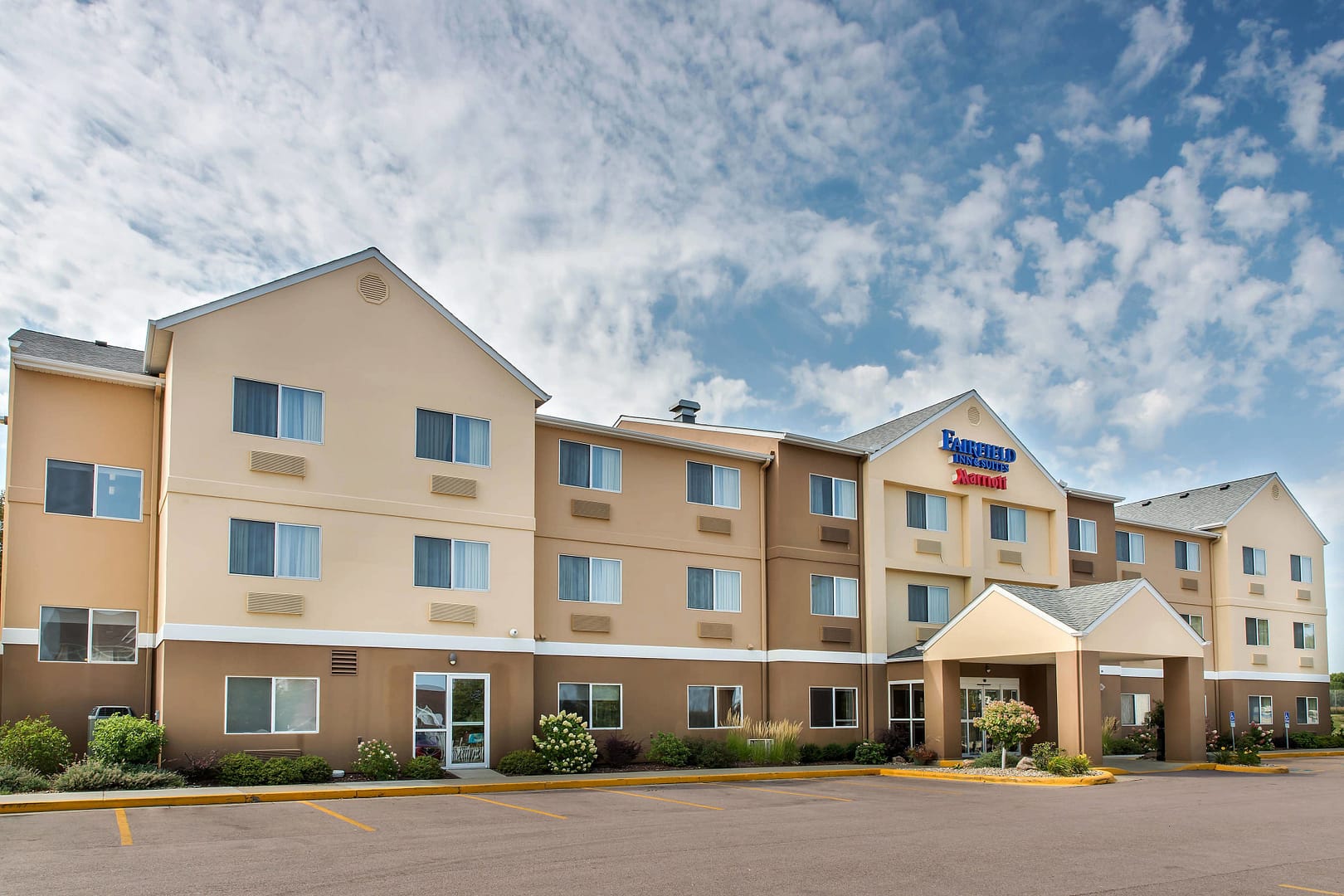 Building view of Fairfield Inn & Suites Sioux Falls