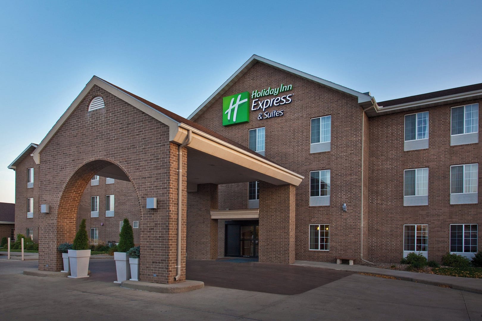 Building view of Holiday Inn Express & Suites Sioux Falls at Empire Mall, an IHG Hotel