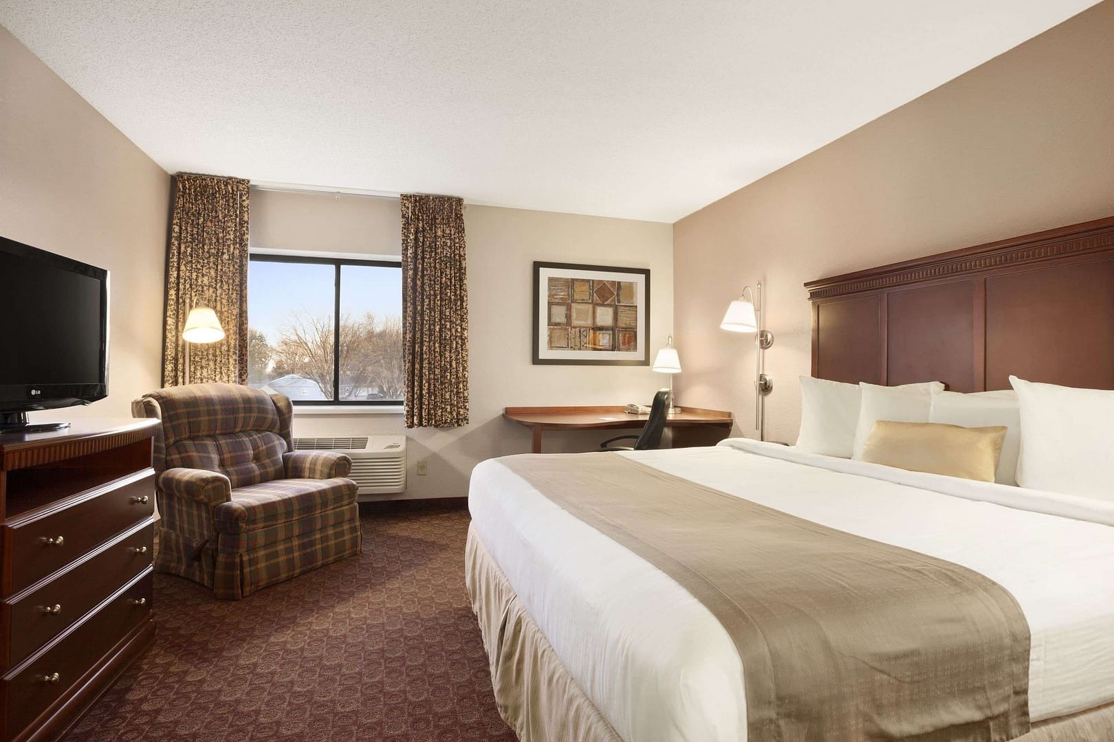 Bedroom view of Baymont By Wyndham Sioux Falls