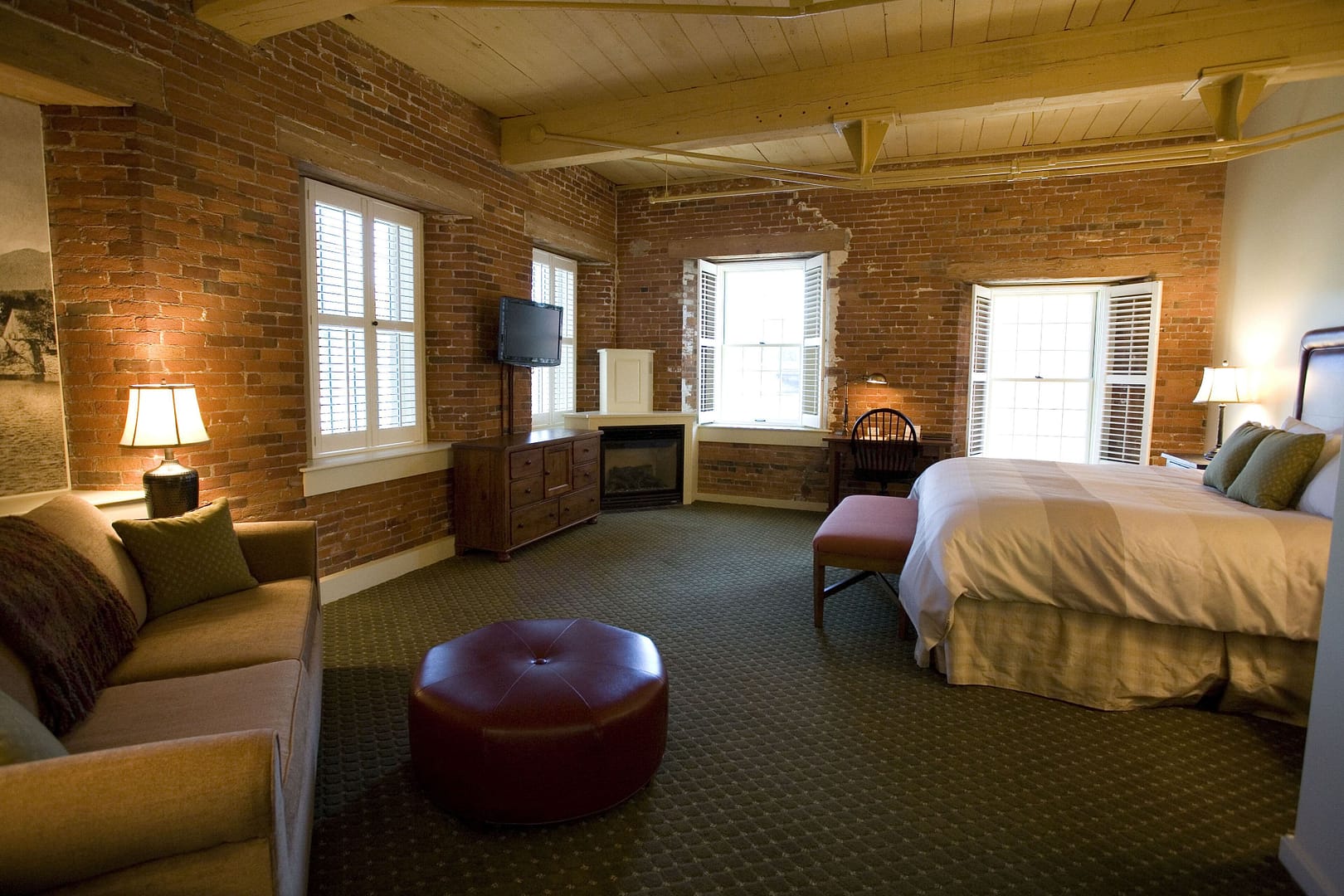 Bedroom view of The Common Man Inn & Spa