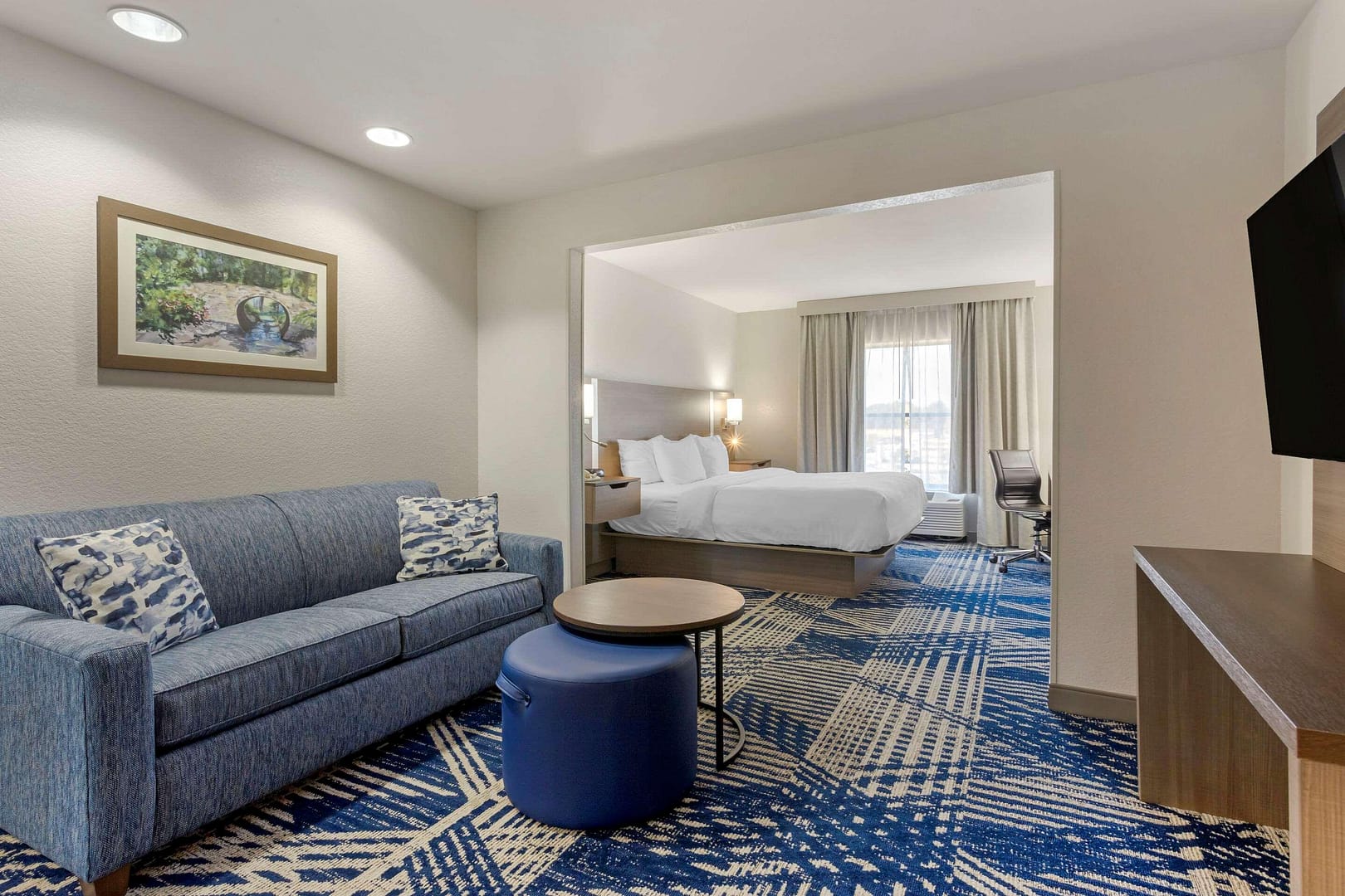 Bedroom view of Comfort Inn & Suites in Hot Springs, Arkansas