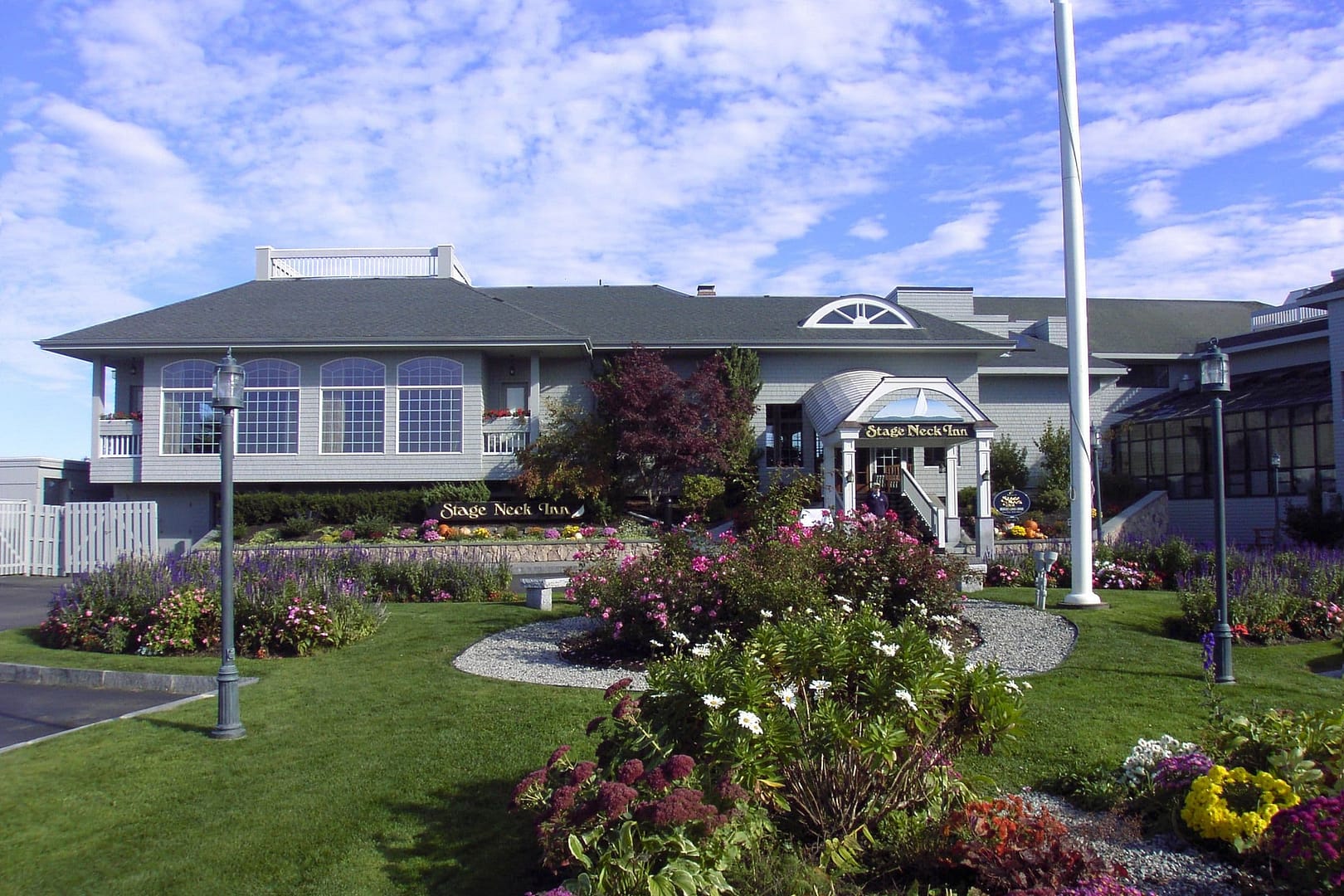 Building view of Stage Neck Inn