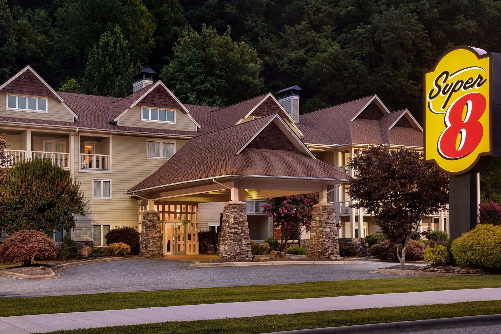 Building view of Super 8 by Wyndham Cherokee