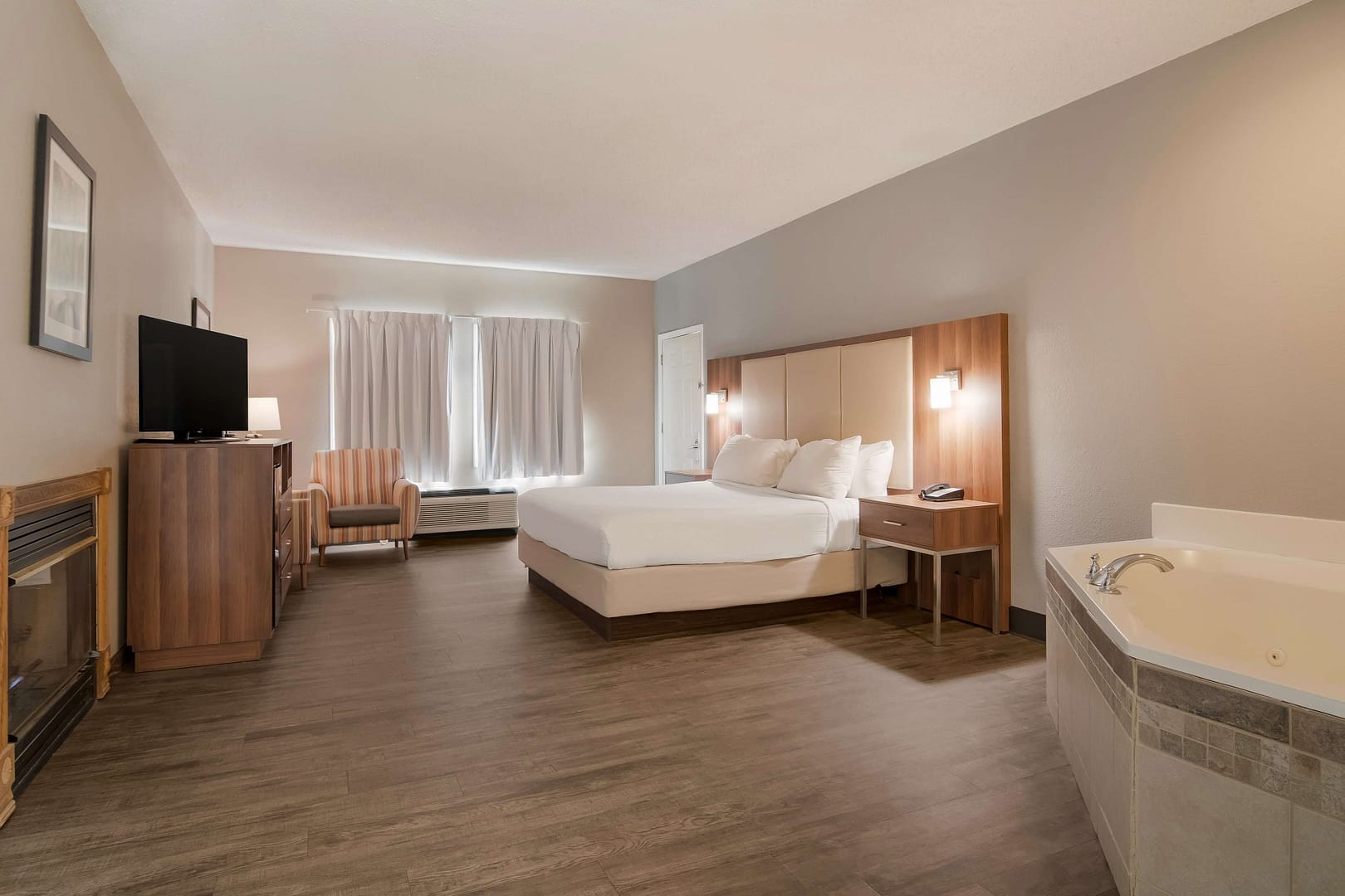 Bedroom view of SureStay Hotel by Best Western Helen Downtown