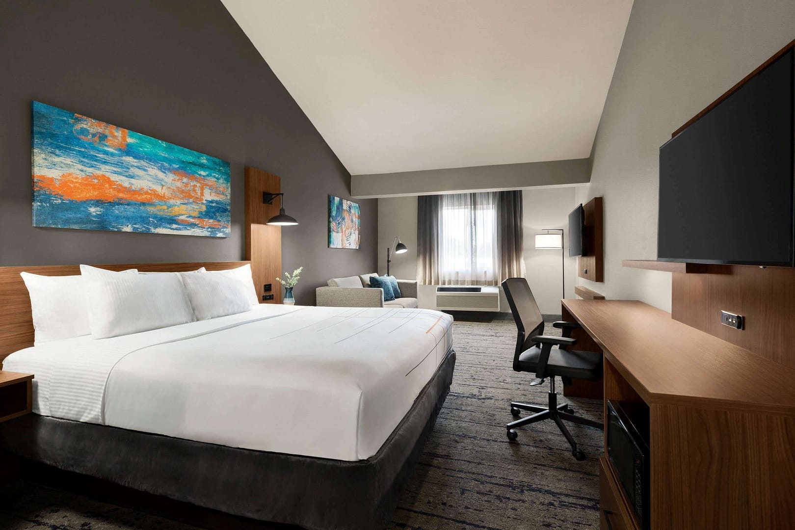 Bedroom view of La Quinta Inn & Suites by Wyndham Salem OR