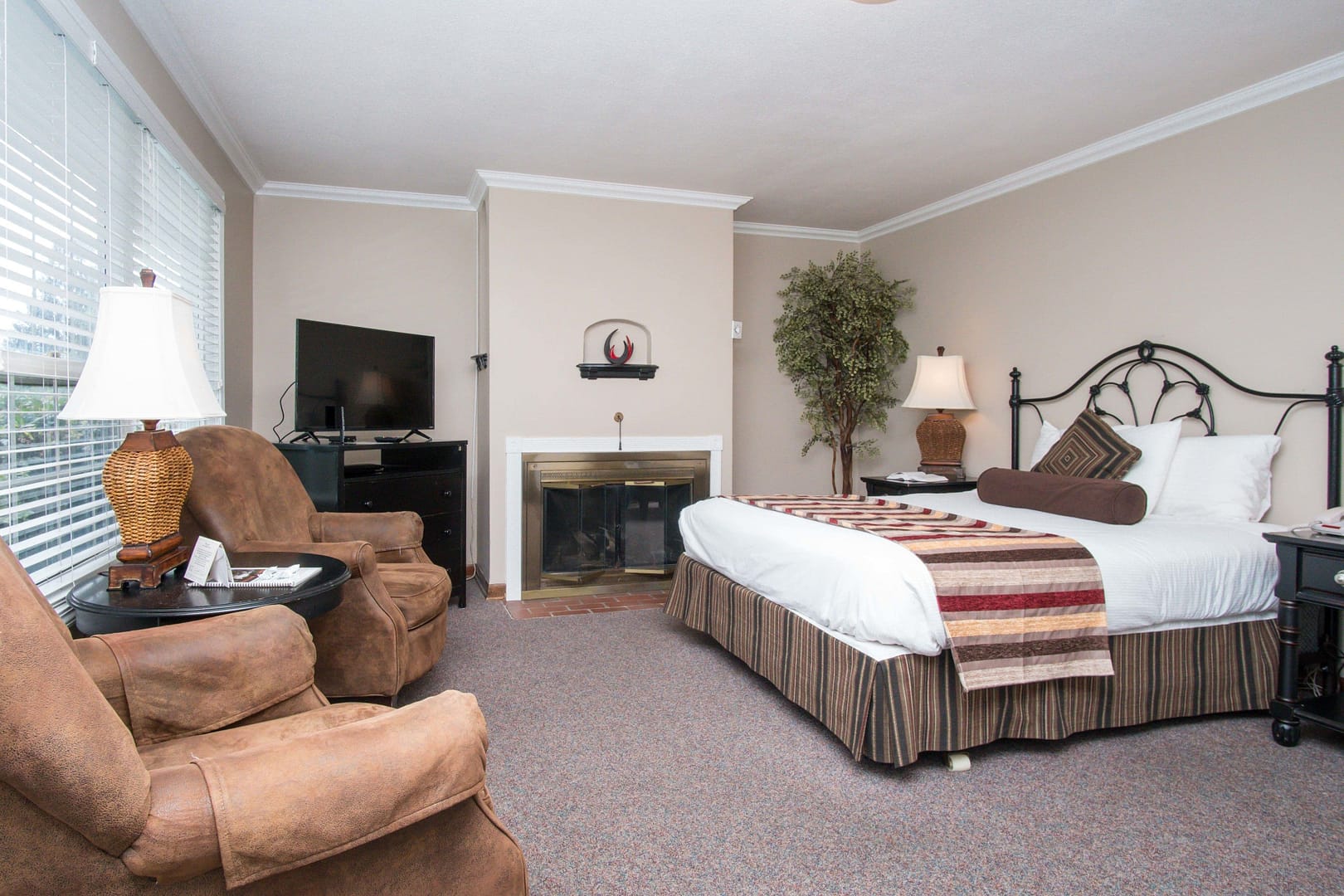 Bedroom view of Ecola Creek Lodge