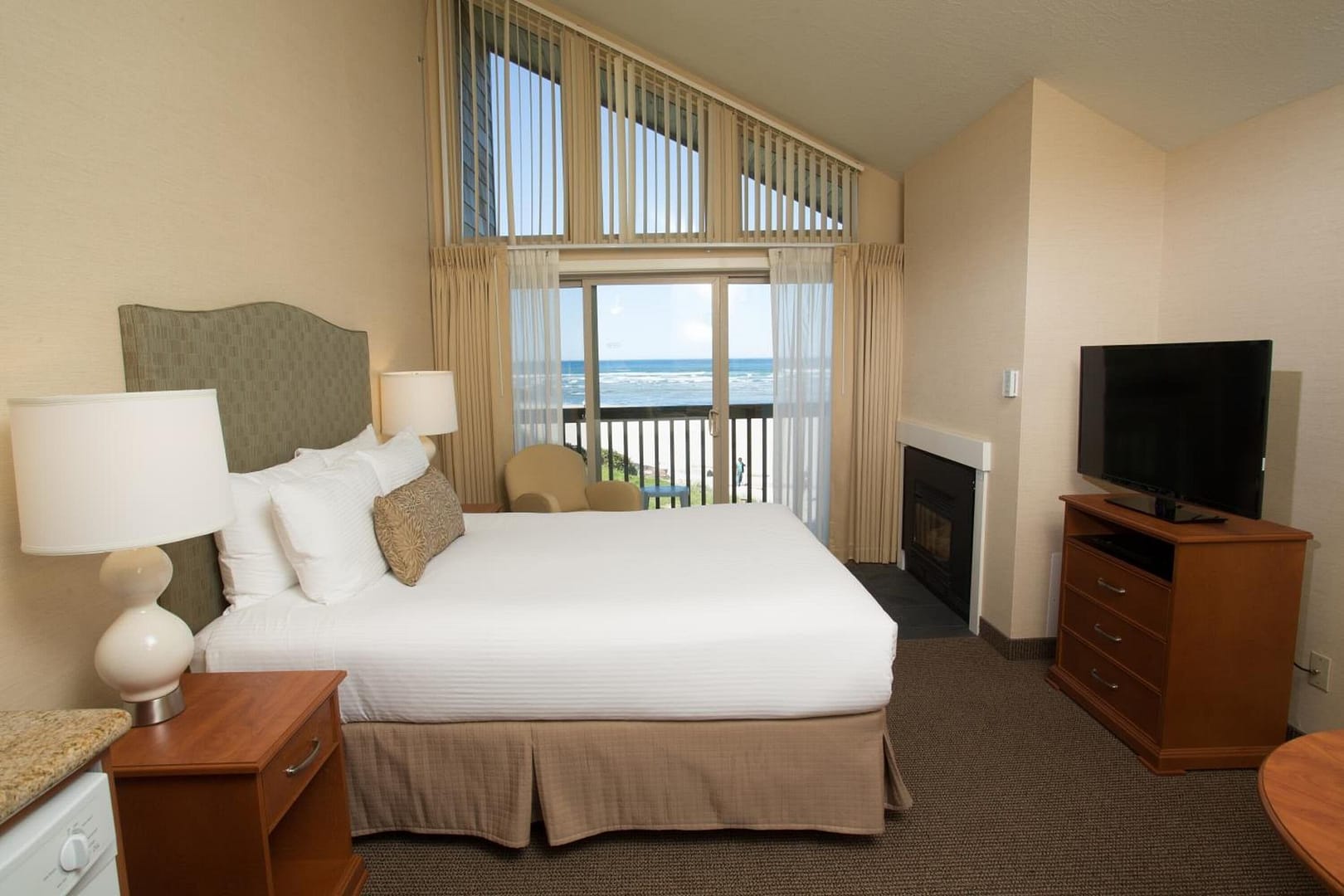 Bedroom view of Schooner's Cove Inn