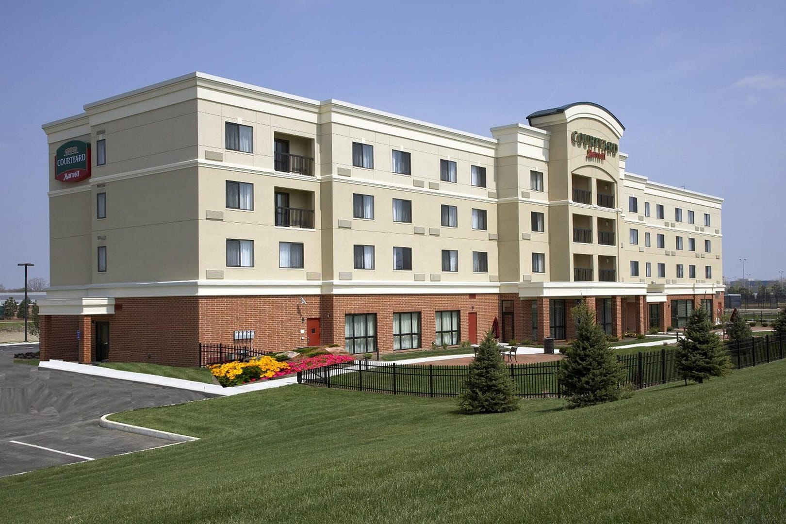 Building view of Courtyard by Marriott Dayton-University of Dayton