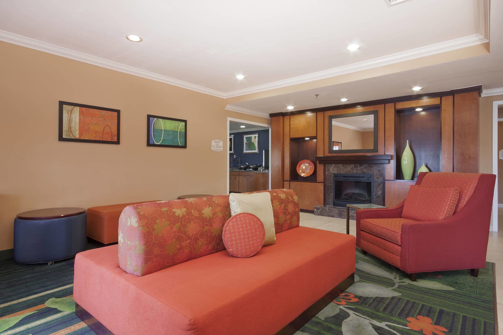 Living room view of Fairfield Inn & Suites by Marriott Gulfport