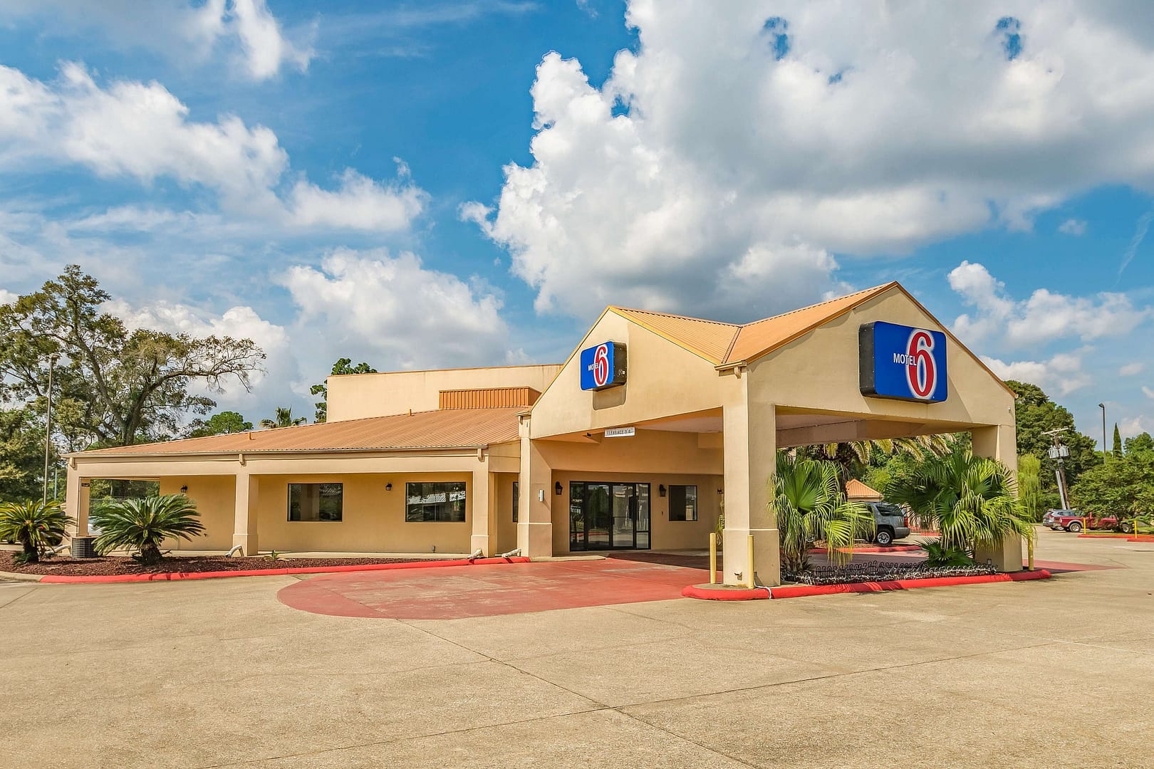Building view of Motel 6 Lake Charles, LA