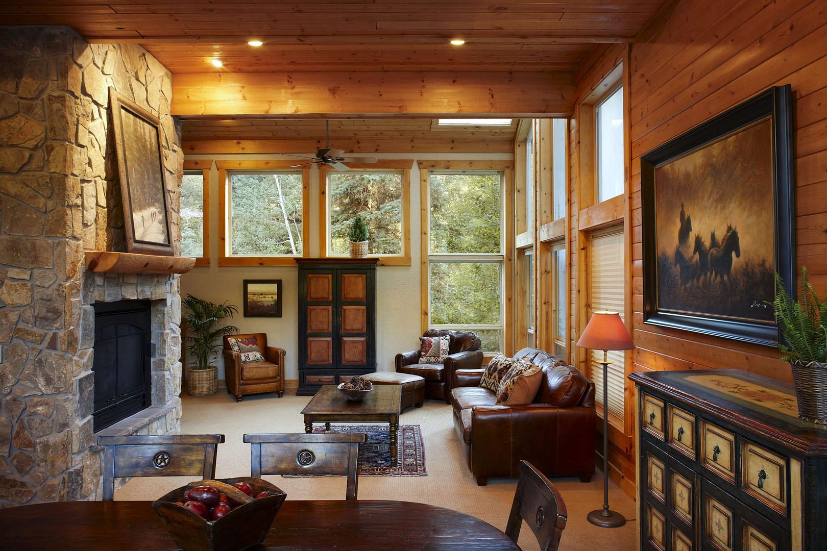 Living room view of Sundance Mountain Resort