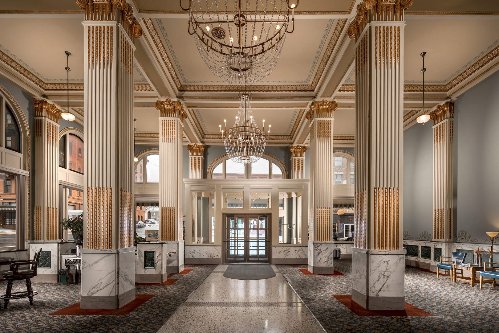 Lobby view of Finlen Hotel and Motor Inn