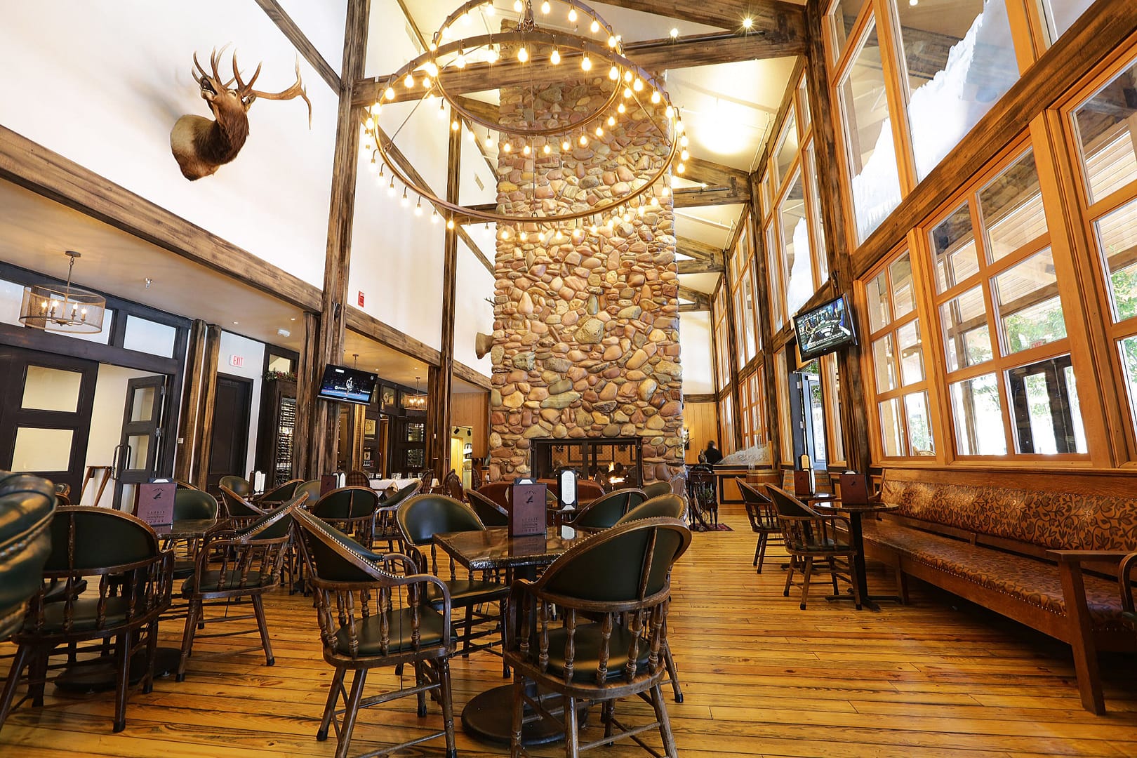 Restaurant view of Grouse Mountain Lodge