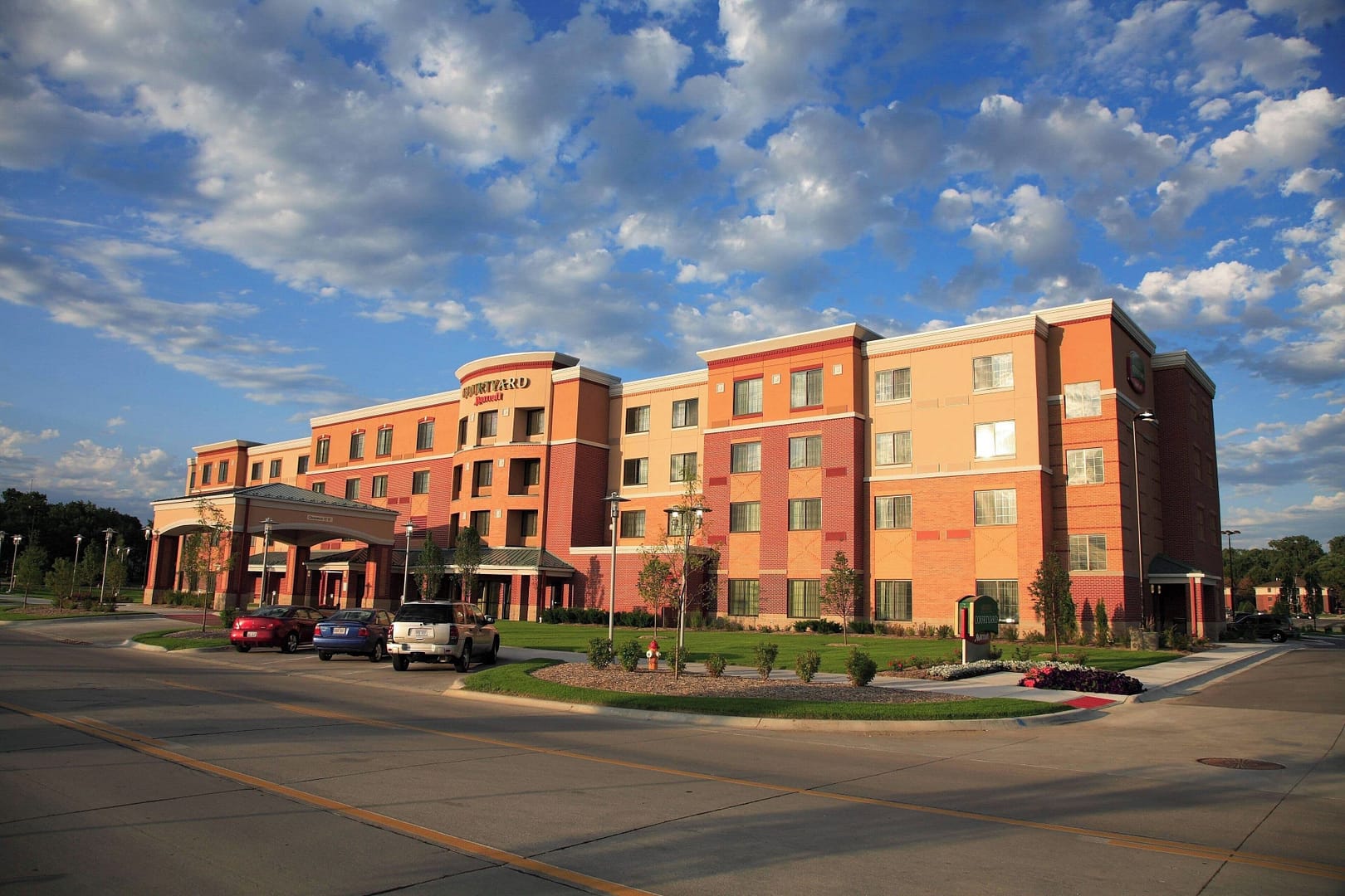 Building view of Courtyard by Marriott Omaha Aksarben Village