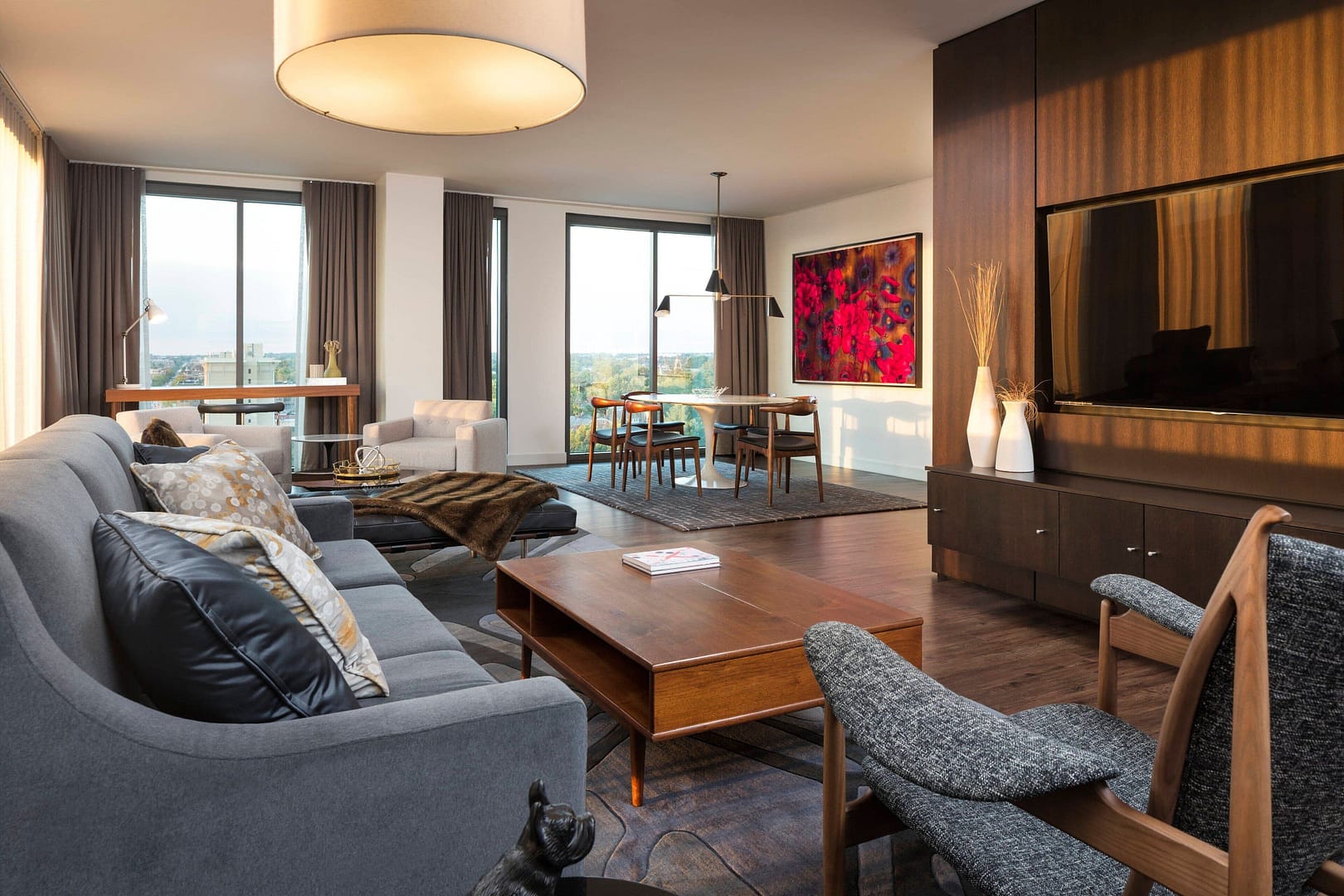 Living room view of Le Méridien Columbus, The Joseph