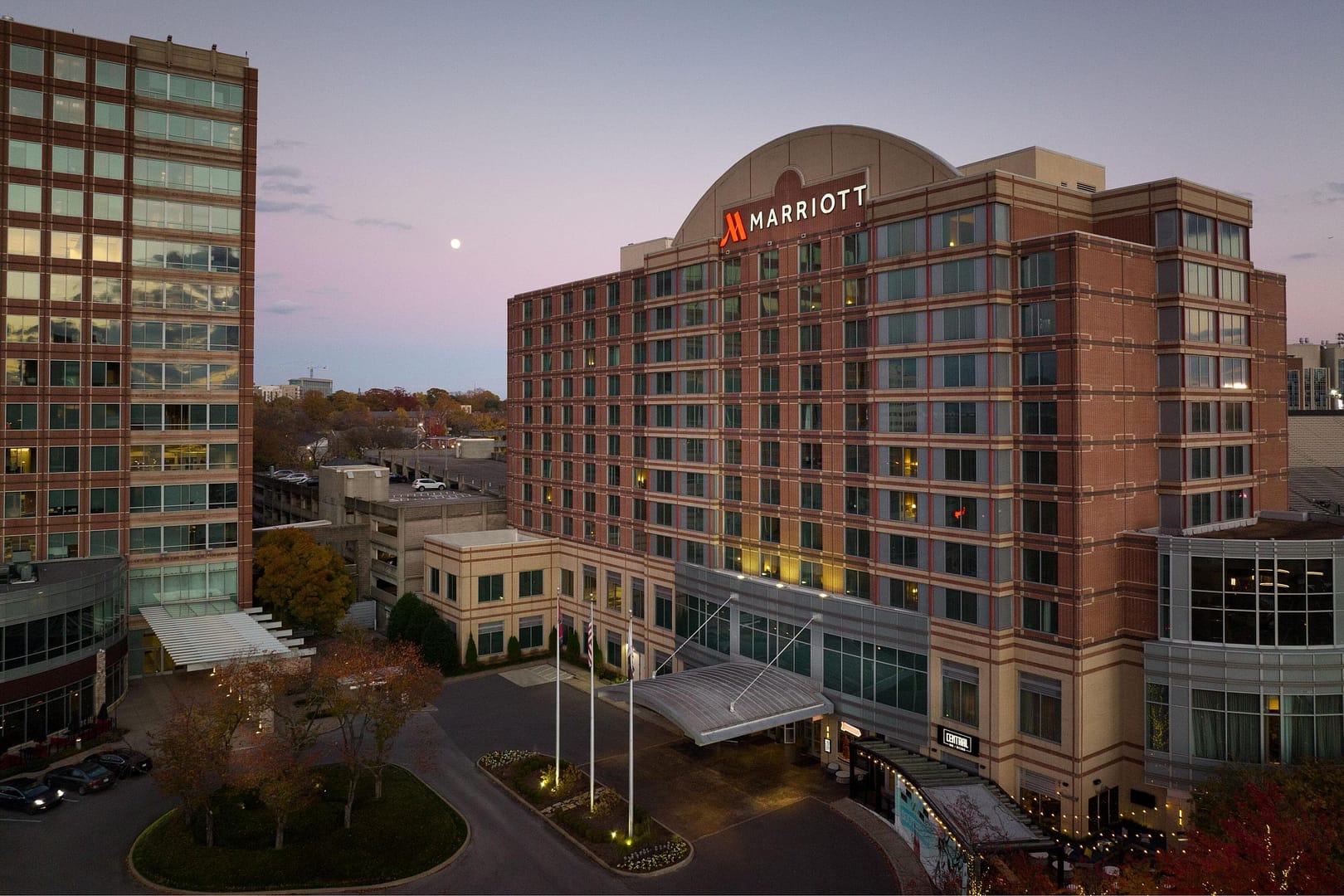 Building view of Nashville Marriott at Vanderbilt University