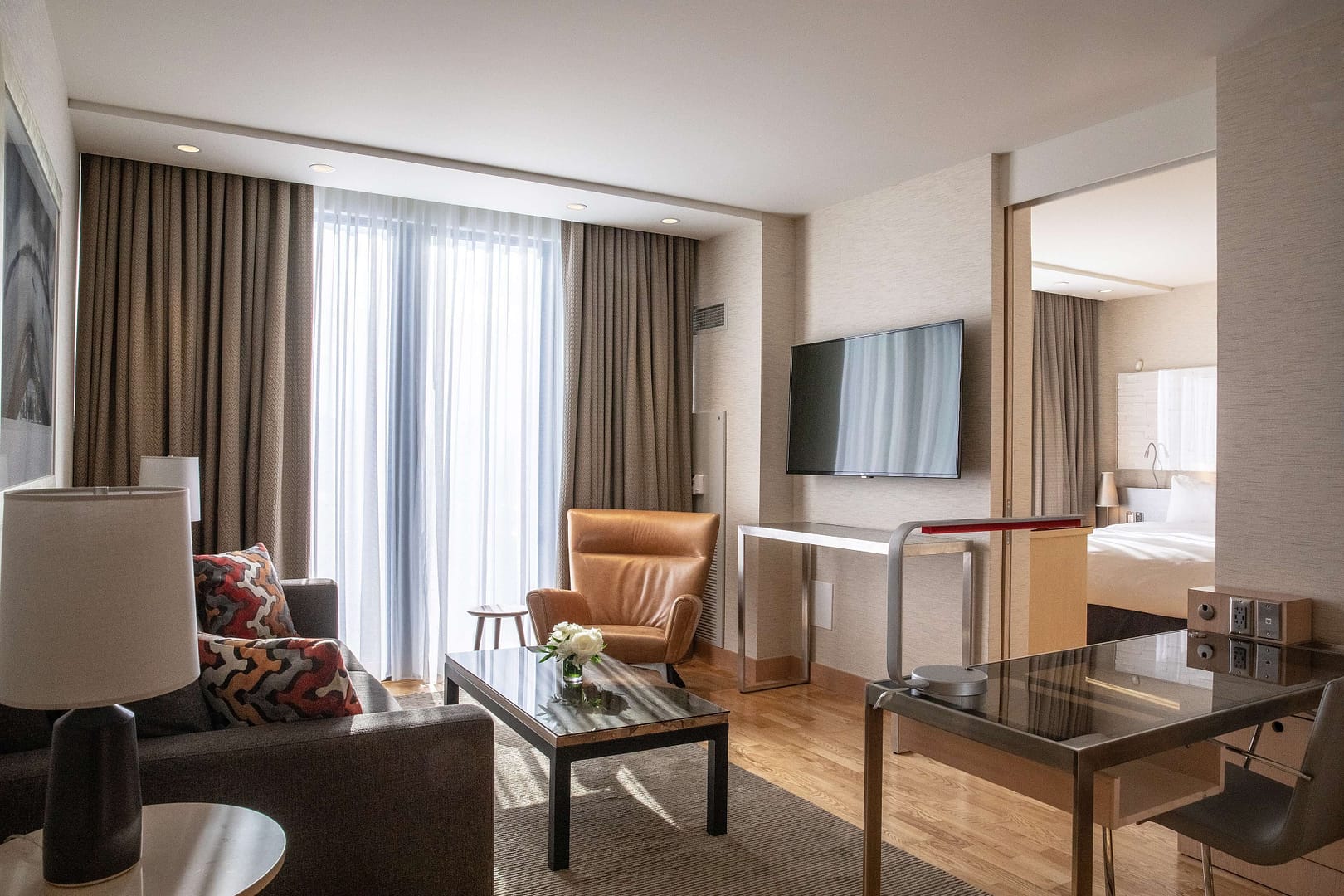 Living room view of Radisson Blu Aqua Hotel, Chicago, IL