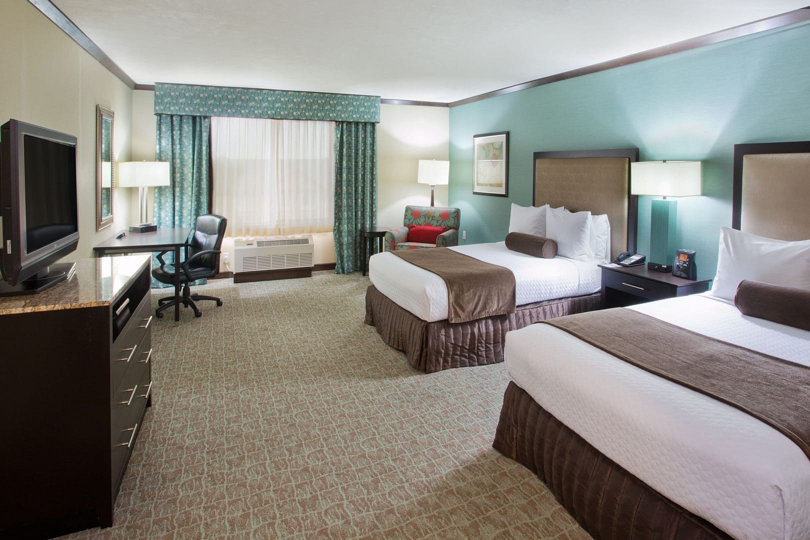 Bedroom view of Crowne Plaza Anchorage-Midtown