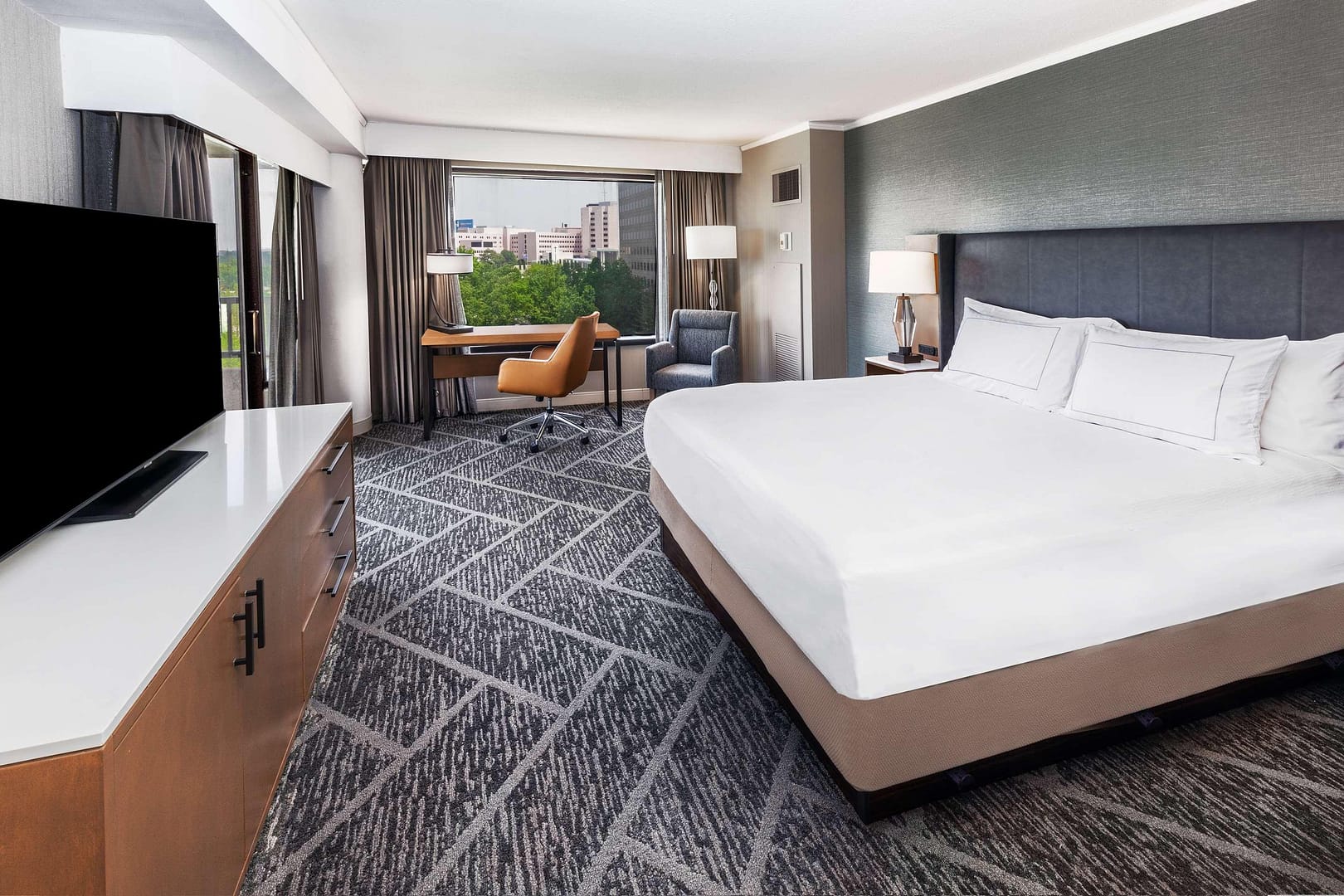 Bedroom view of DoubleTree by Hilton Hotel Tulsa - Warren Place