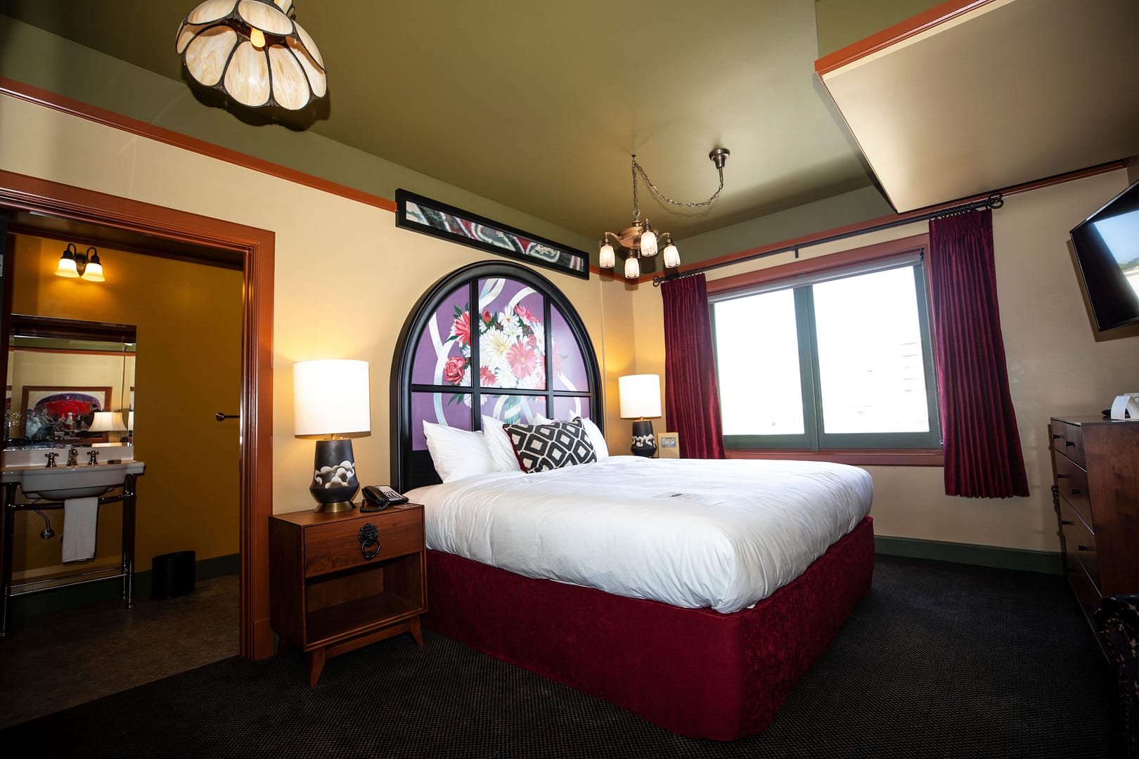 Mcmenamins Elk Temple