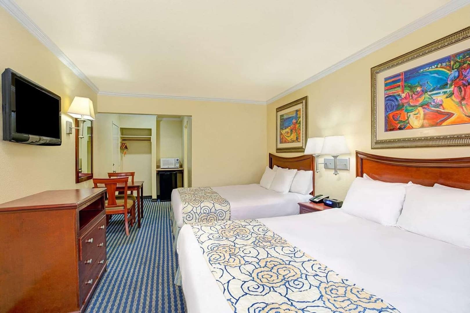 Super 8 by Wyndham Santa Cruz/Beach Boardwalk East