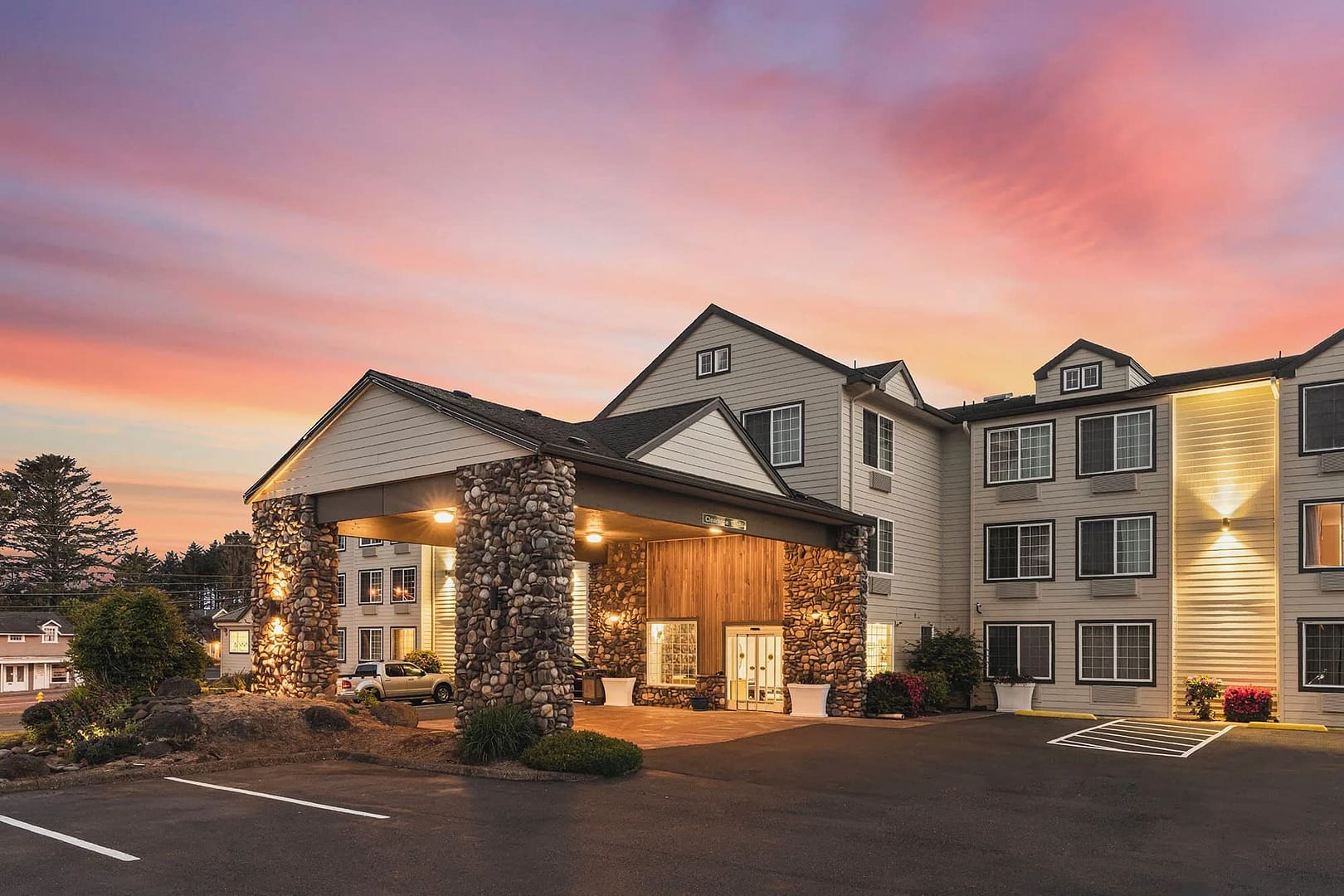 The Ashley Inn & Suites