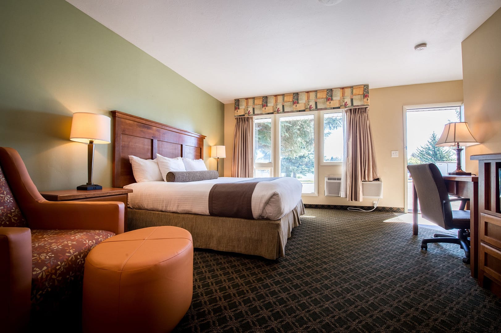 Bedroom view of Best Western Driftwood Inn