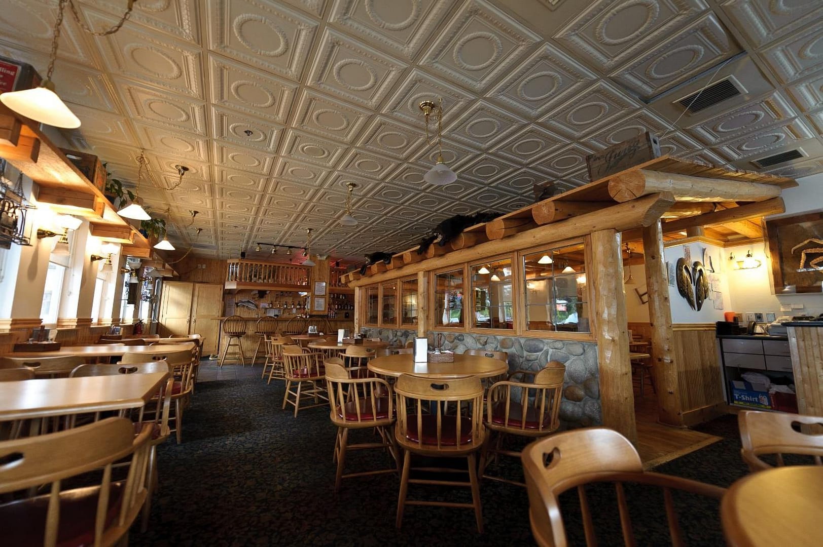 Restaurant view of Frontier Suites Hotel in Juneau