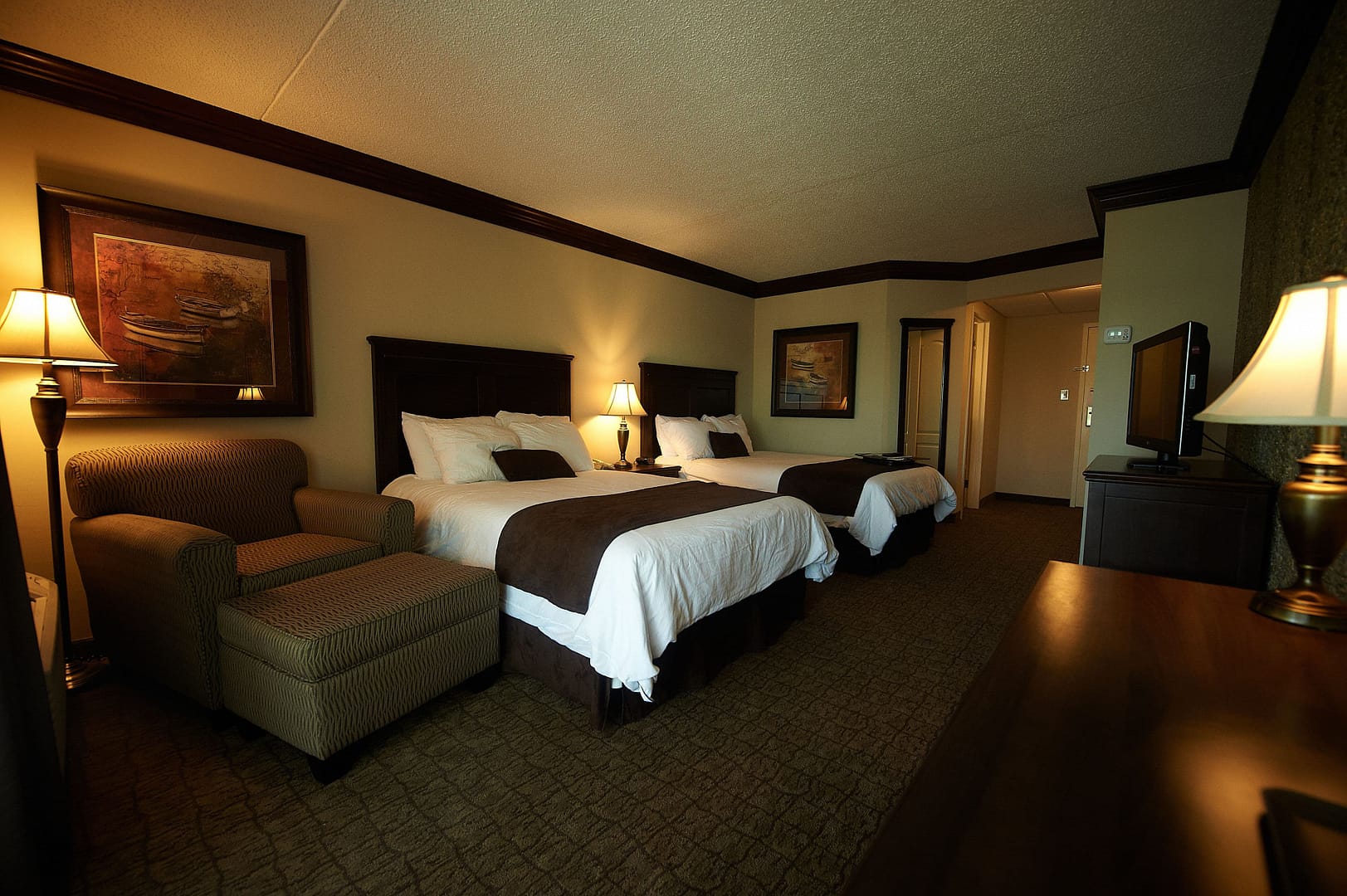 Bedroom view of Fourwinds Lakeside Inn & Marina