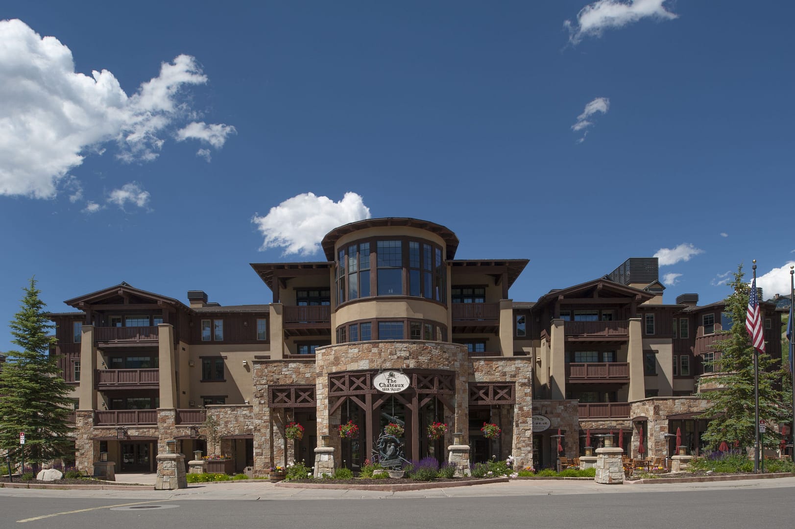 Building view of The Chateaux Deer Valley