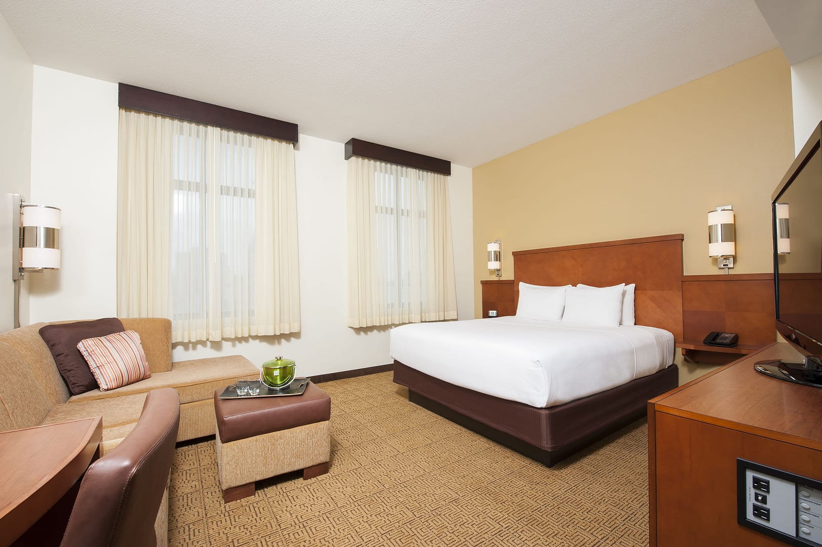 Bedroom view of Hyatt Place Des Moines Downtown