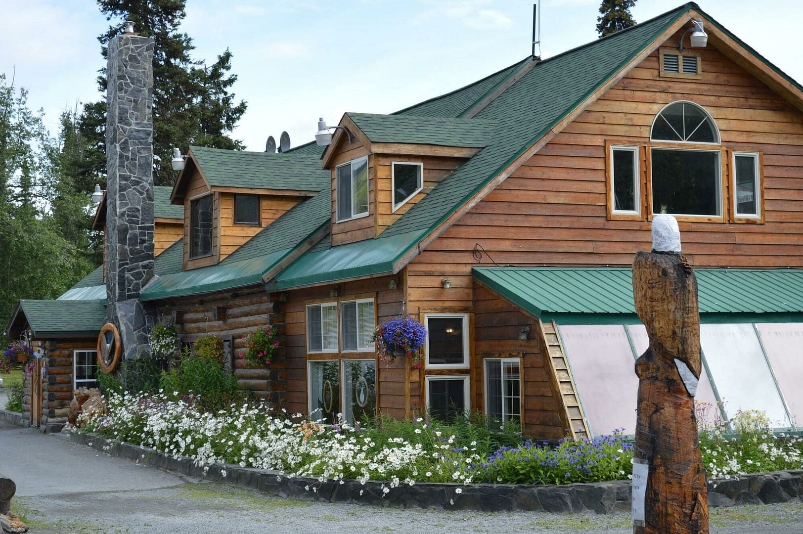 Building view of Summit Lake Lodge