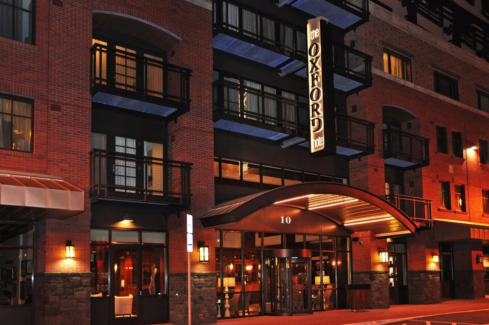 Building view of The Oxford Hotel Bend