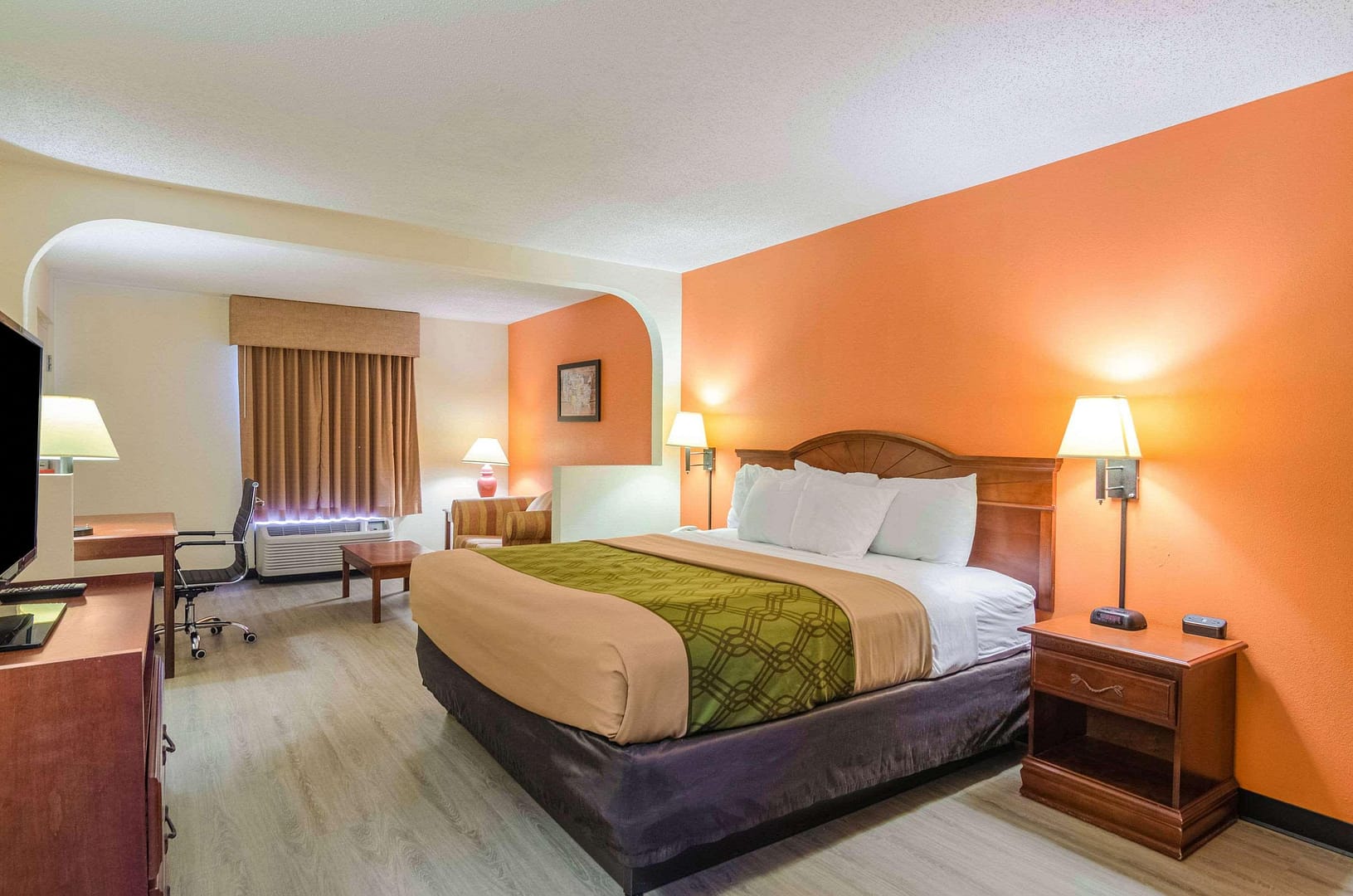 Bedroom view of Econo Lodge Inn & Suites