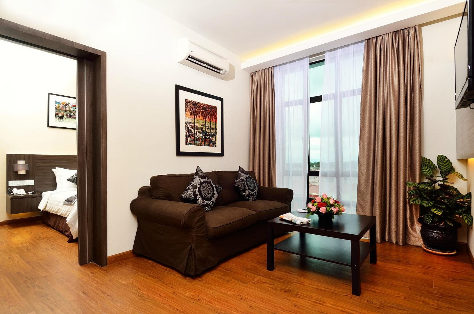 Holiday Villa Hotel & Suites