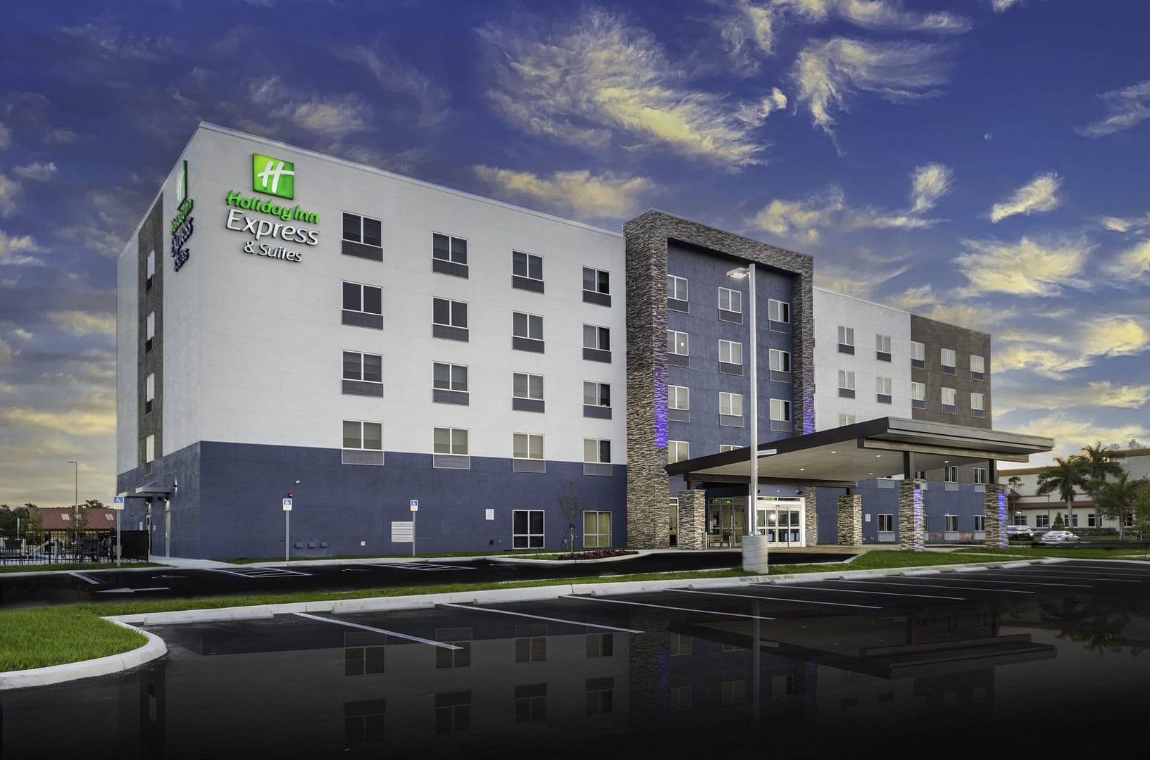 Holiday Inn Express & Suites Fort Myers Airport by IHG