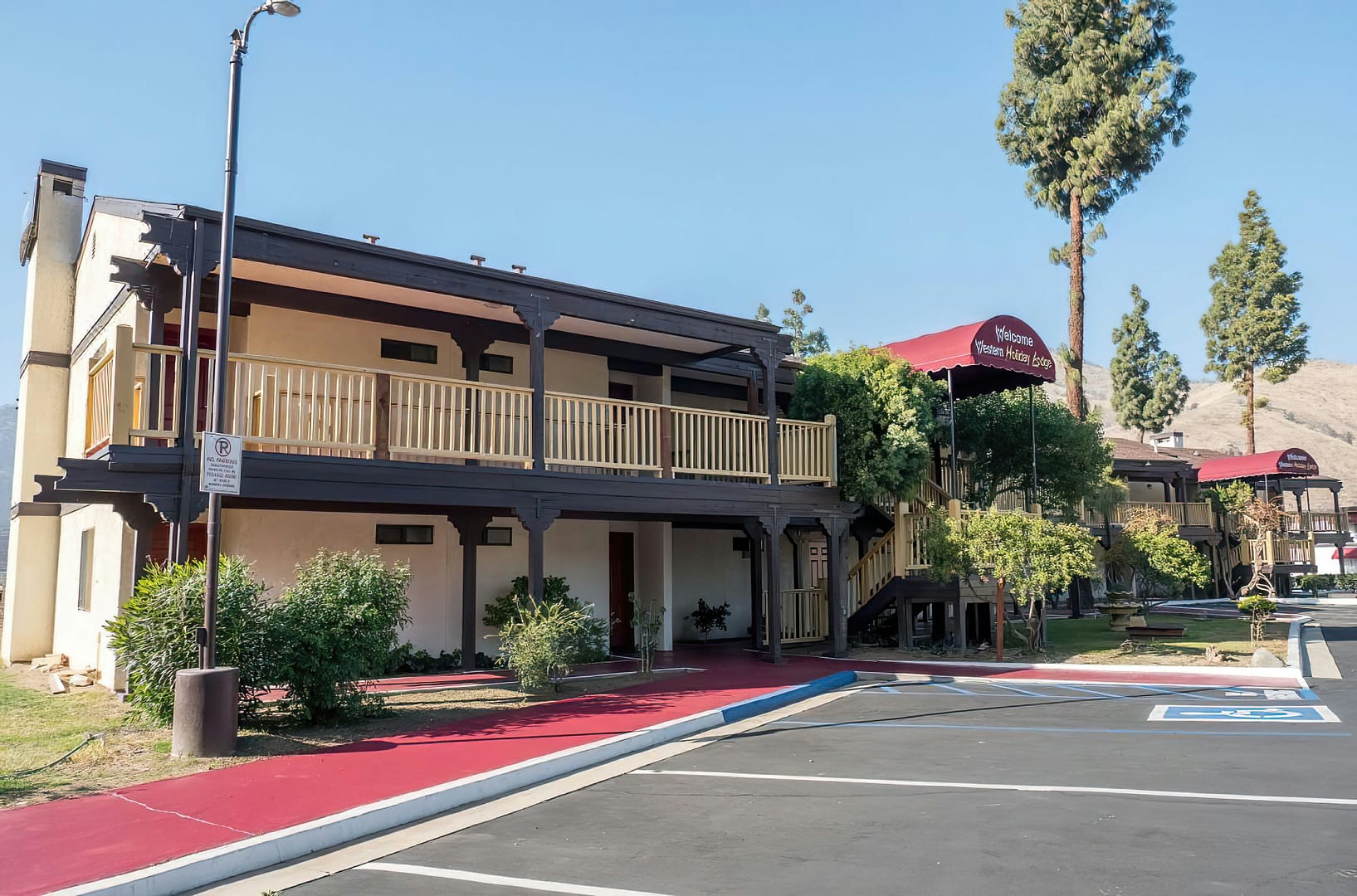 Building view of Western Holiday Lodge, Three Rivers