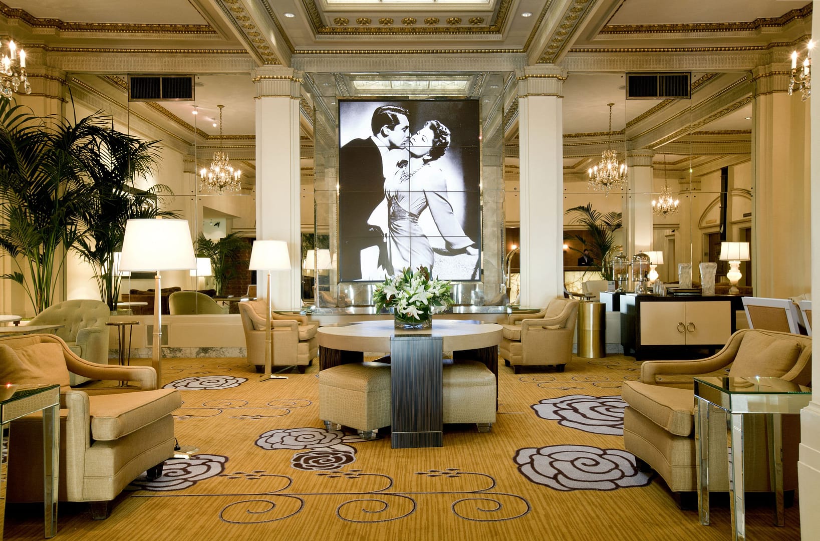 Front desk view of Hotel deLuxe