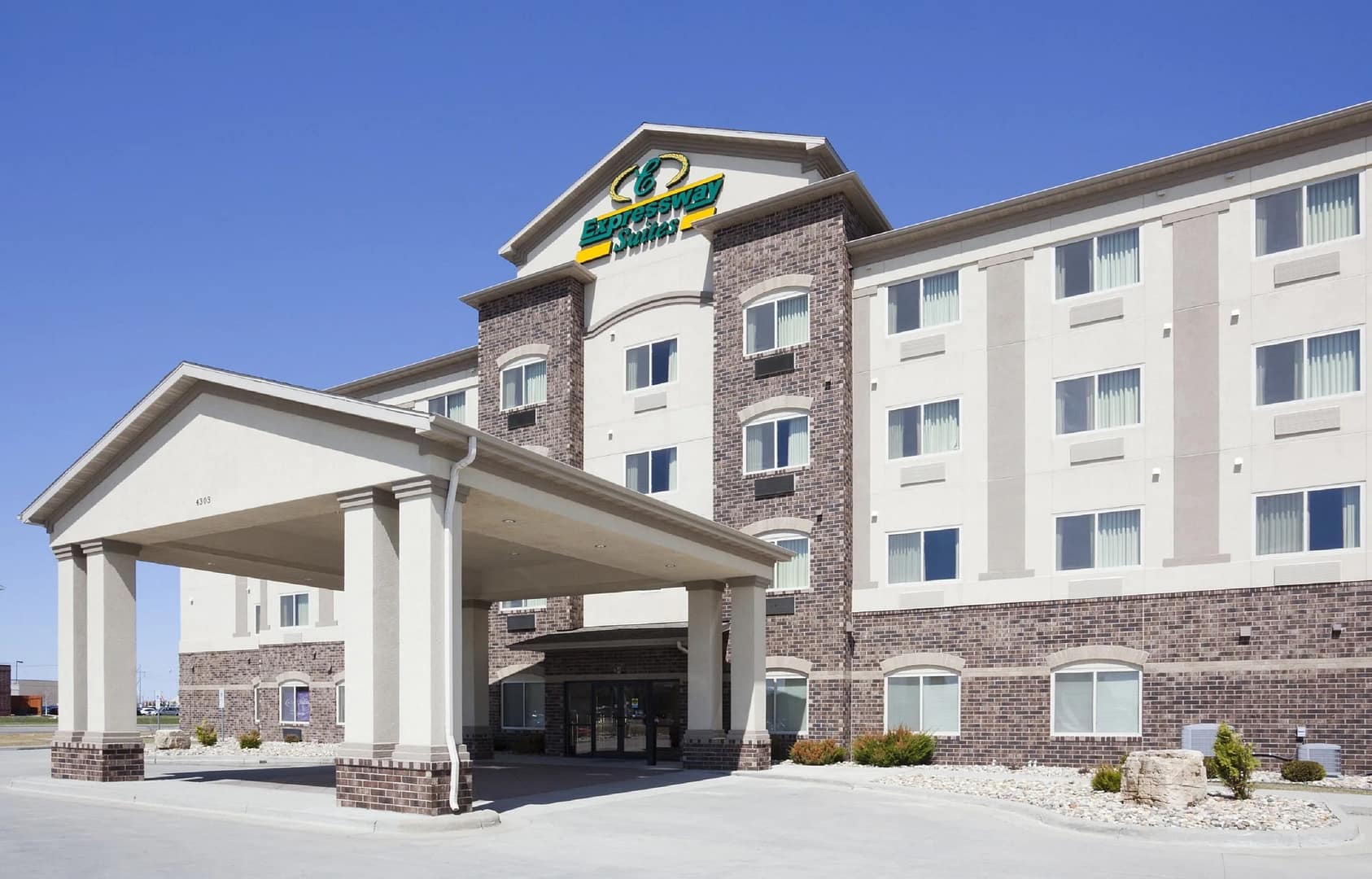 Building view of Expressway Suites Fargo