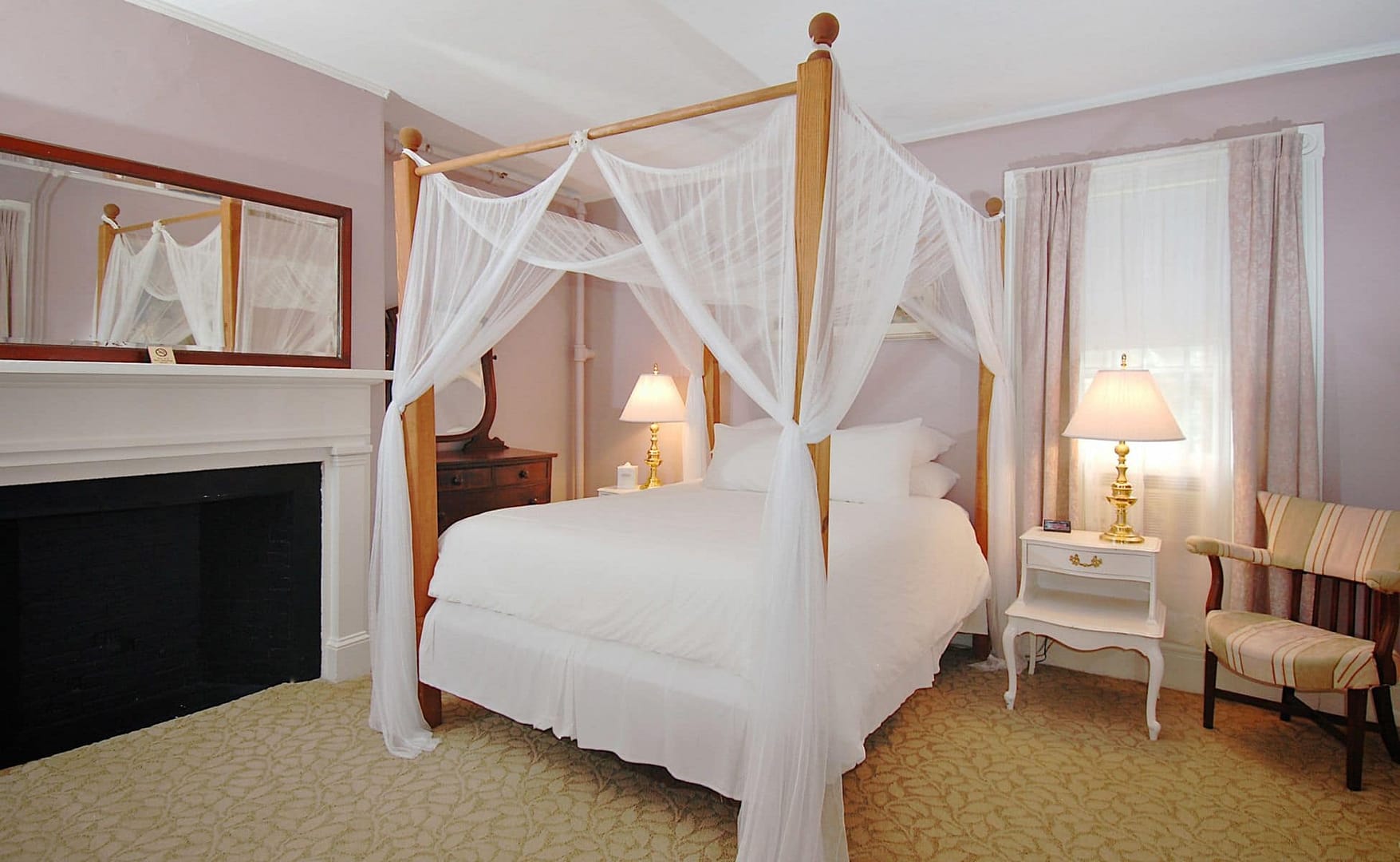 Bedroom view of Yankee Peddler Inn