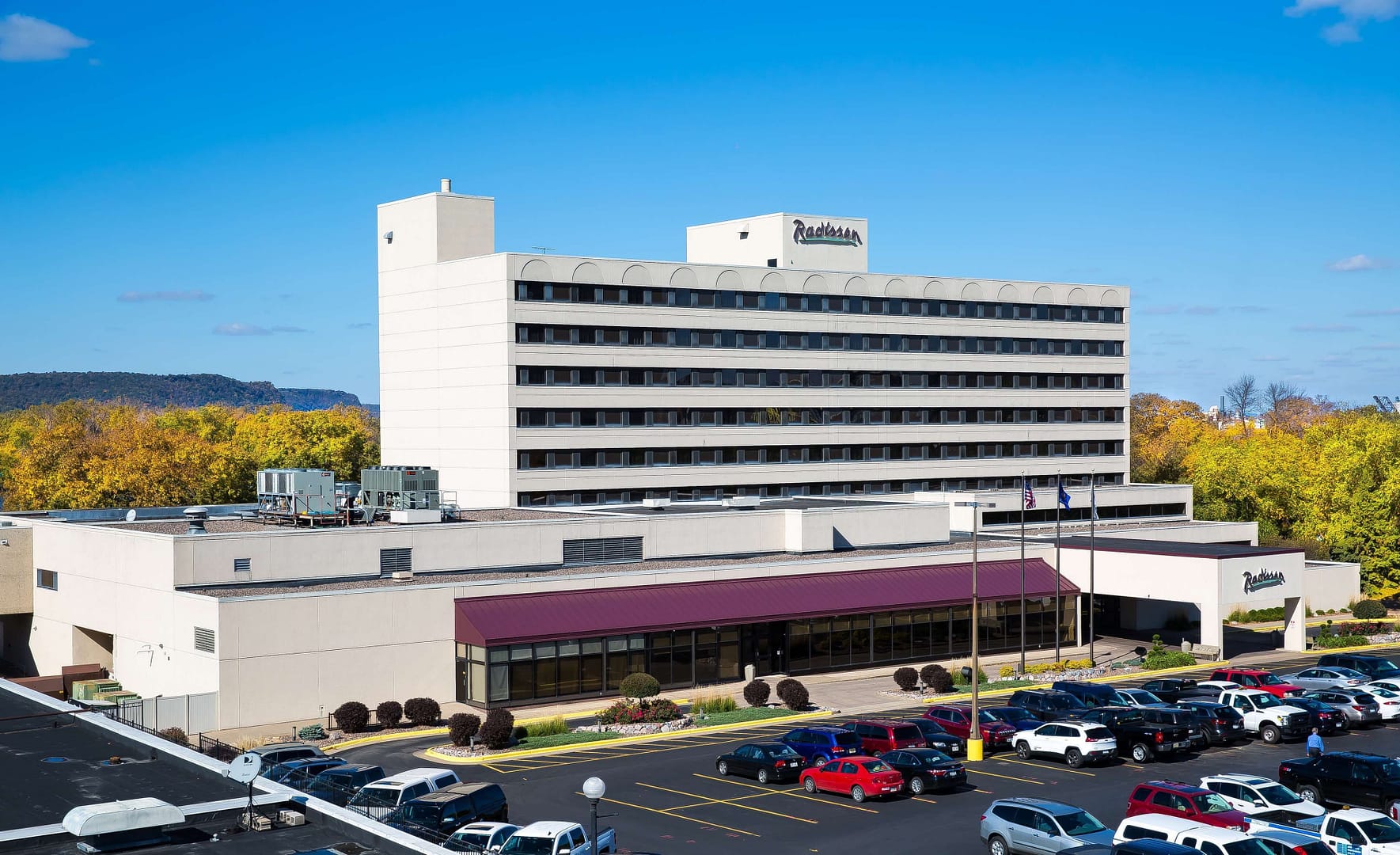 Building view of Radisson Hotel La Crosse