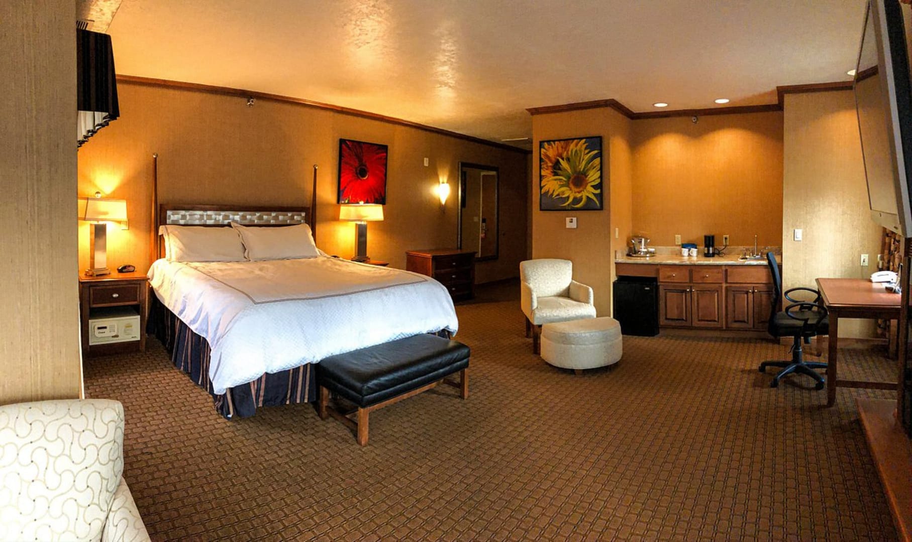 Bedroom view of Mineral Palace Hotel & Gaming