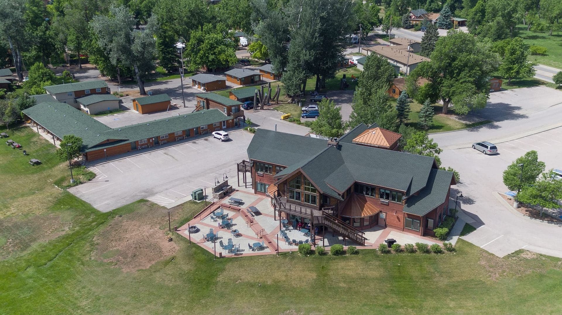 Outside view of Canyon Lake Resort