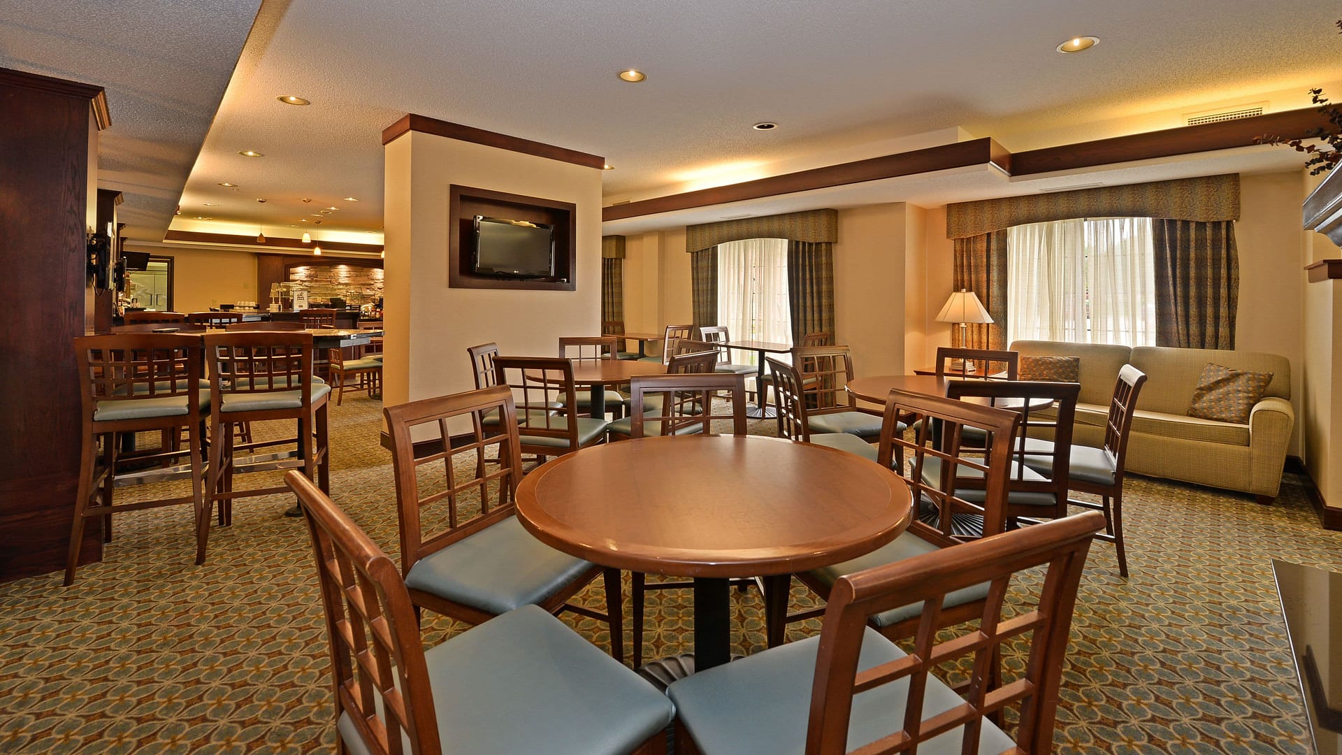 Restaurant view of Staybridge Suites West Des Moines