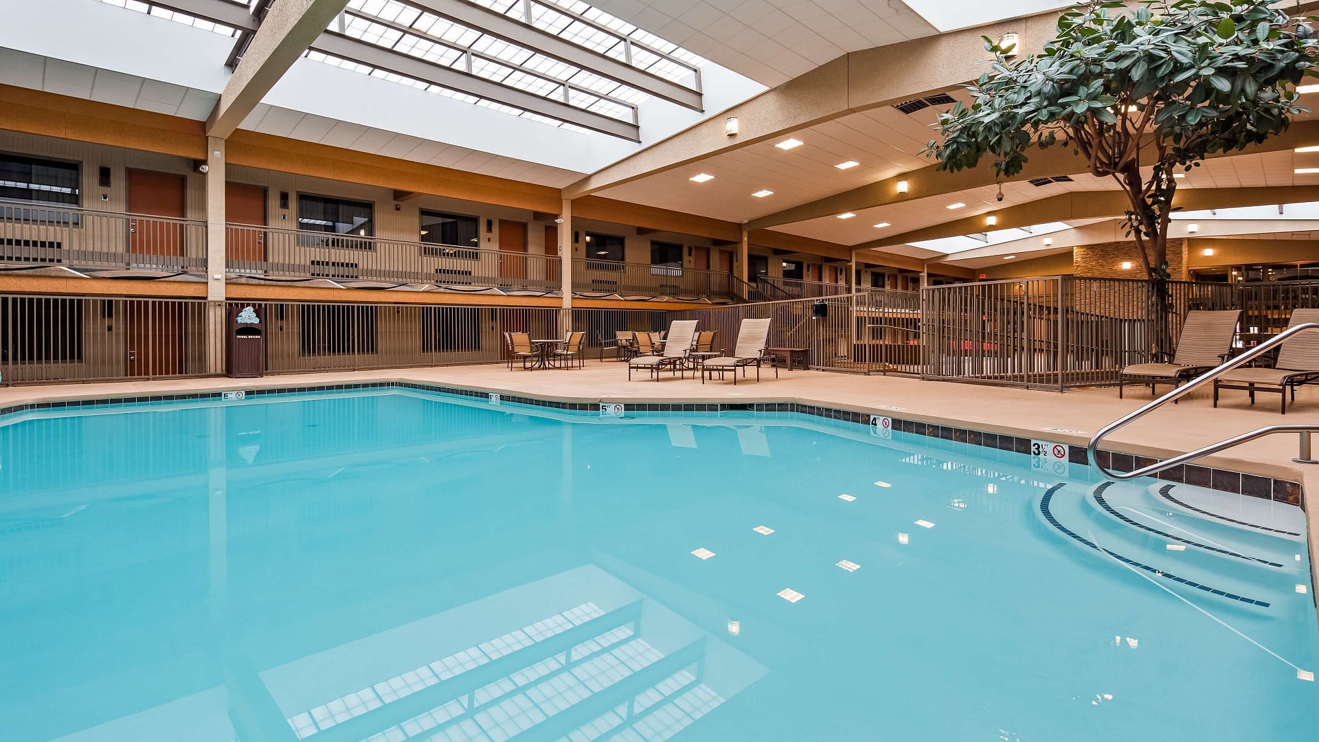 Pool view of Best Western Plus Raton Hotel