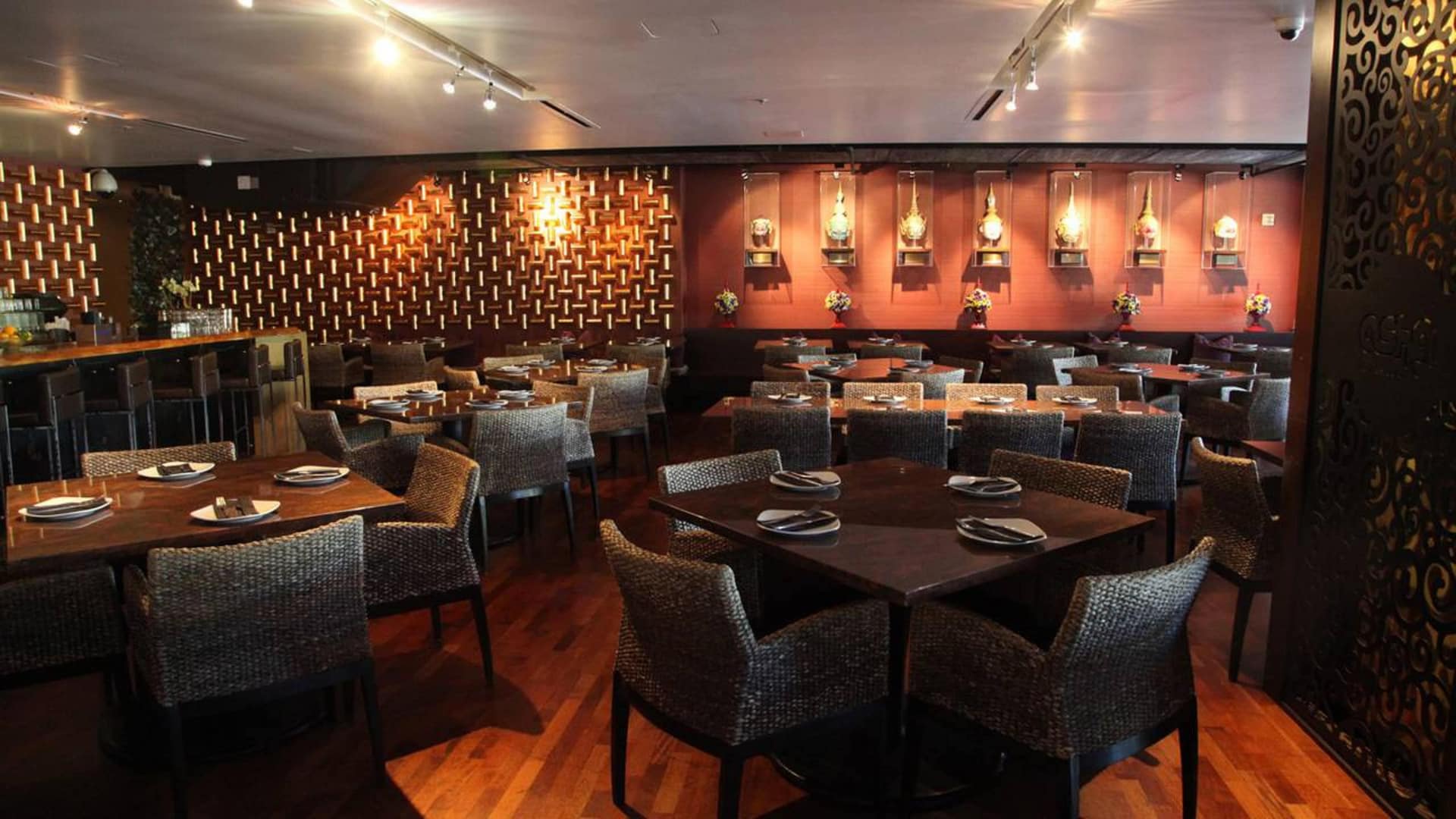 Inside restaurant view of Osha Thai Embarcadero