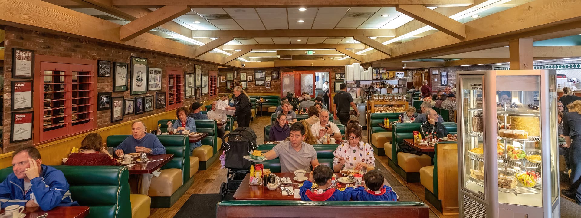 Brent's Deli Northridge interior